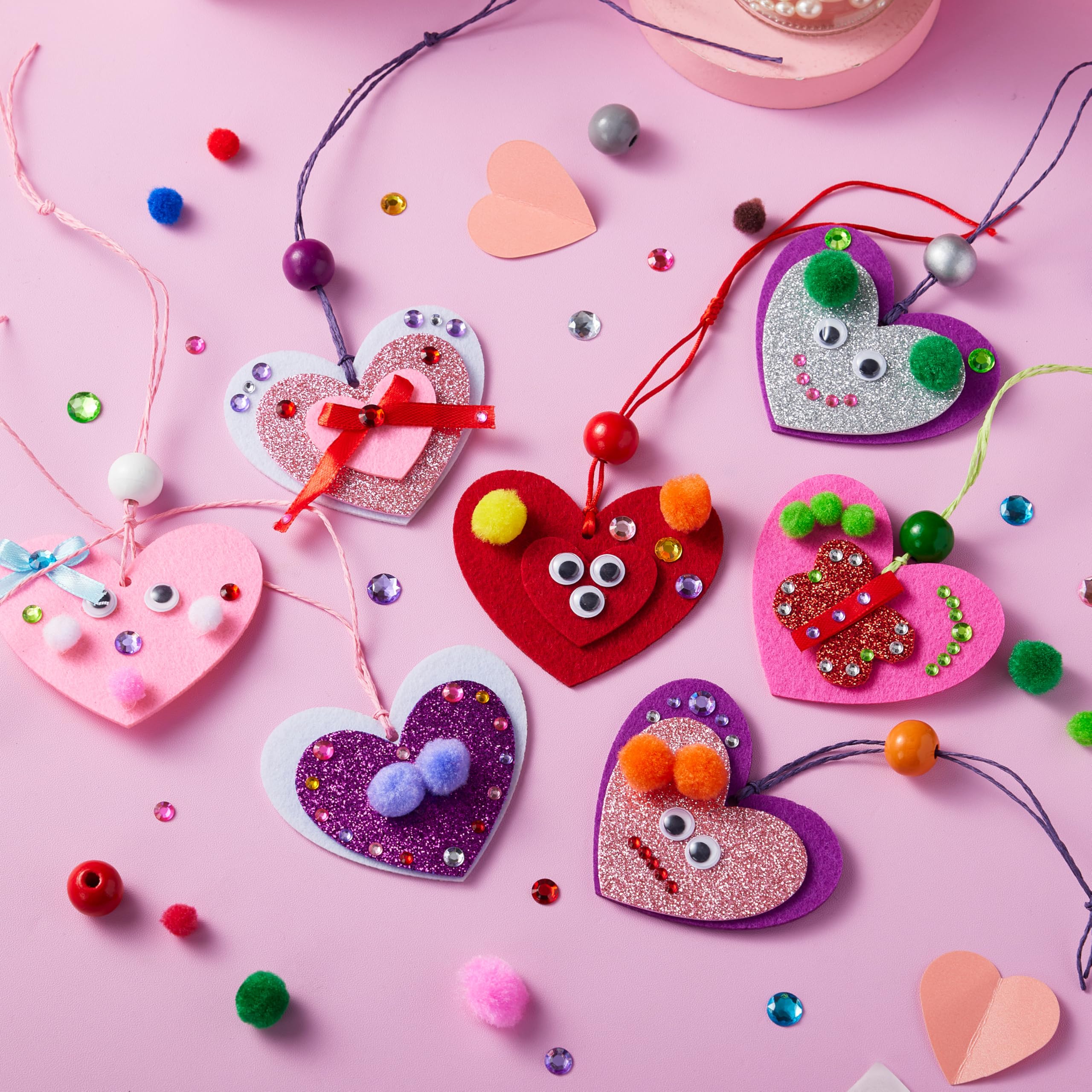 JOYIN Filz-Bastelset zum Selbermachen, Filz- und Glitzer-Herzen und Holzperlen, Kunststoffaugen und bunte Papierseile für Valentinstag, Kinder, Bastelaktivitäten, Partys, Klassenzimmer, Ornamente