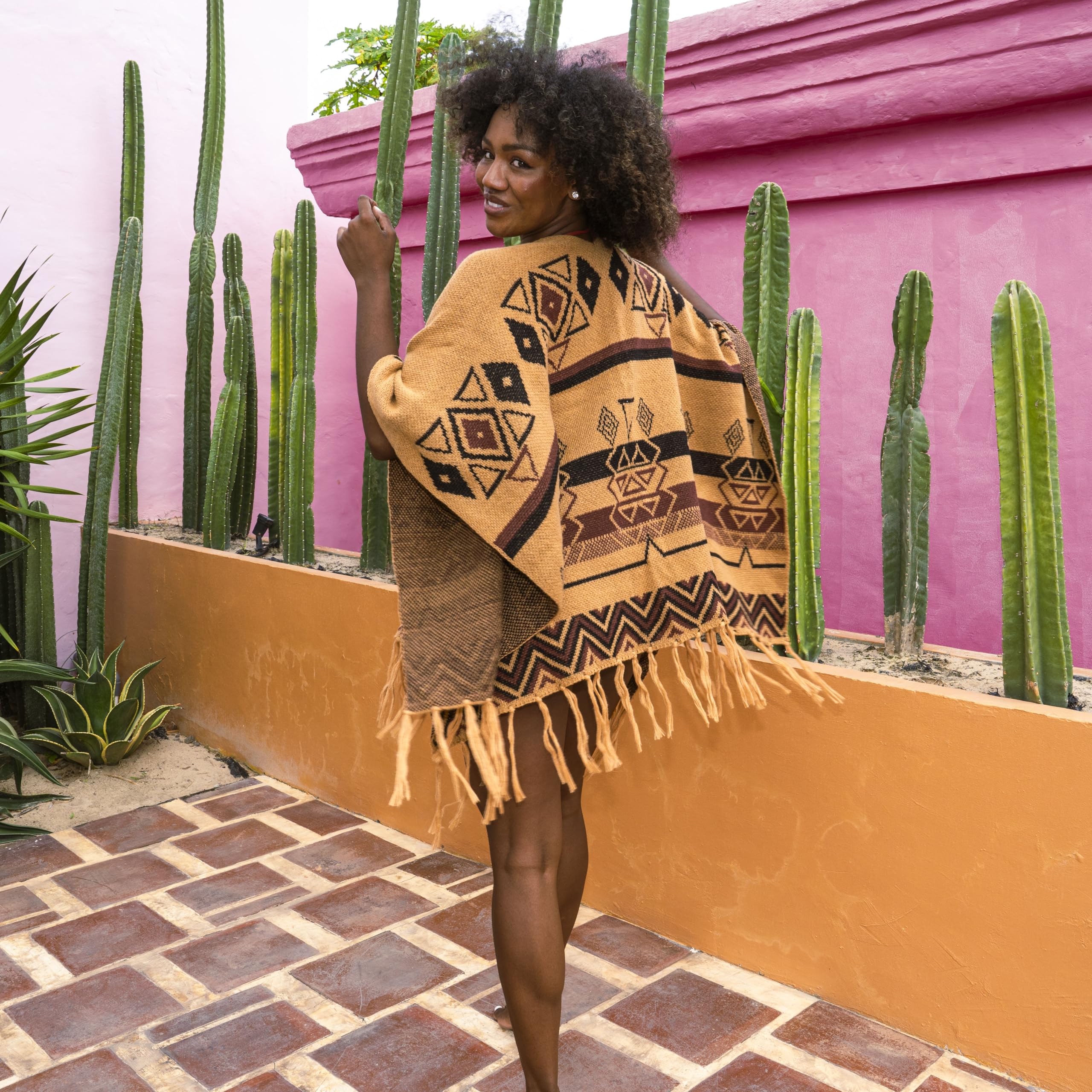 Made by Nami Poncho Damen Umhang Beige Boho Style Festival Accessoires