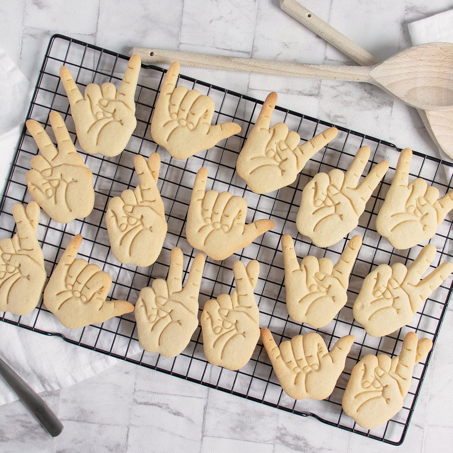 Set of 4 Hand Sign cookie cutters (Designs: Victory, Rock, Fingers Crossed Luck, Shaka), 4 pieces - Bakerlogy