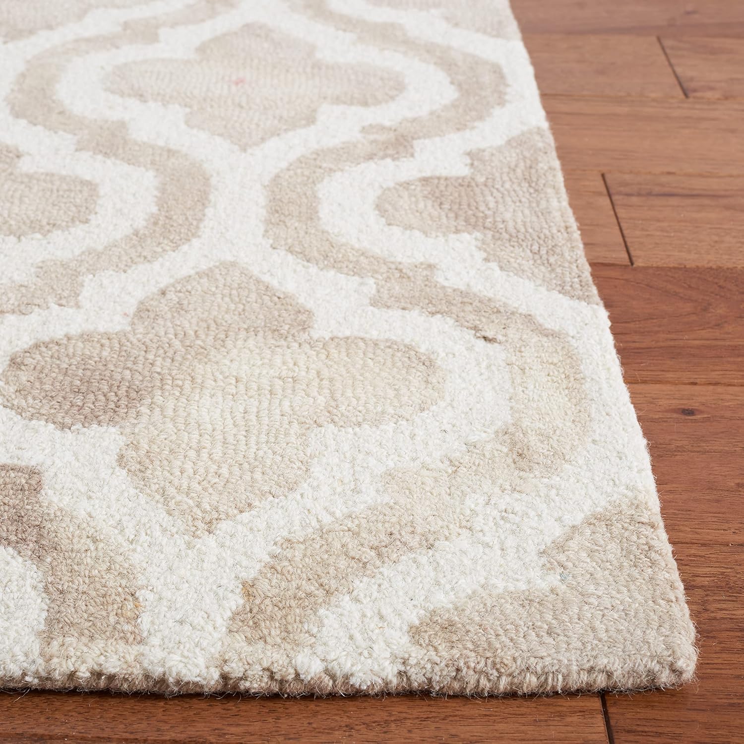 SAFAVIEH Dip Dye Collection Accent Rug - 2'6" x 4', Beige & Ivory, Handmade Moroccan Watercolor Wool, Ideal for High Traffic Areas in Entryway, Living Room, Bedroom (DDY537G)