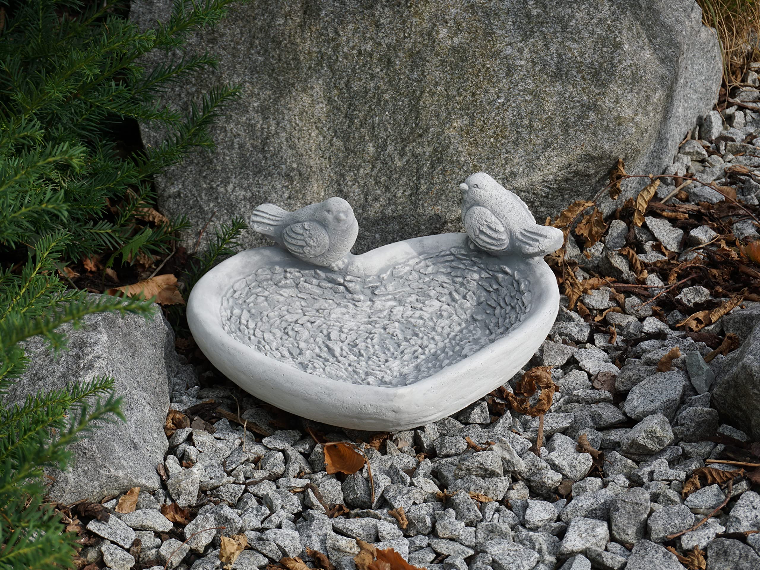 gartendekoparadies.de Vogel-Trinkschale Herz, H. 15 cm, 8 kg, Grau, frostsicher aus Steinguss für Außenbereich
