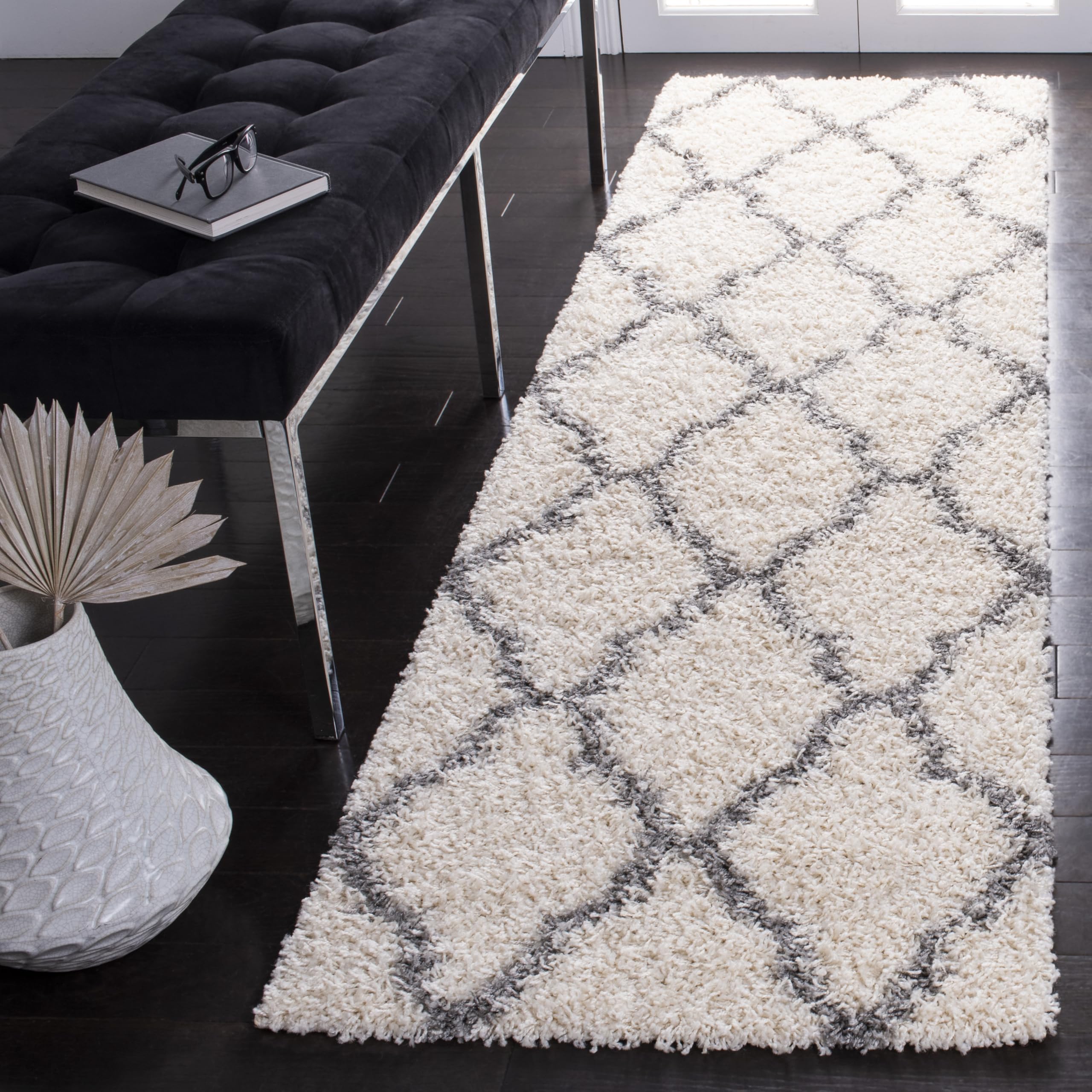 SAFAVIEH Dallas Shag Collection Runner Rug - 2'3" x 6', Ivory & Grey, Trellis Design, Non-Shedding & Easy Care, 1.5-inch Thick Ideal for High Traffic