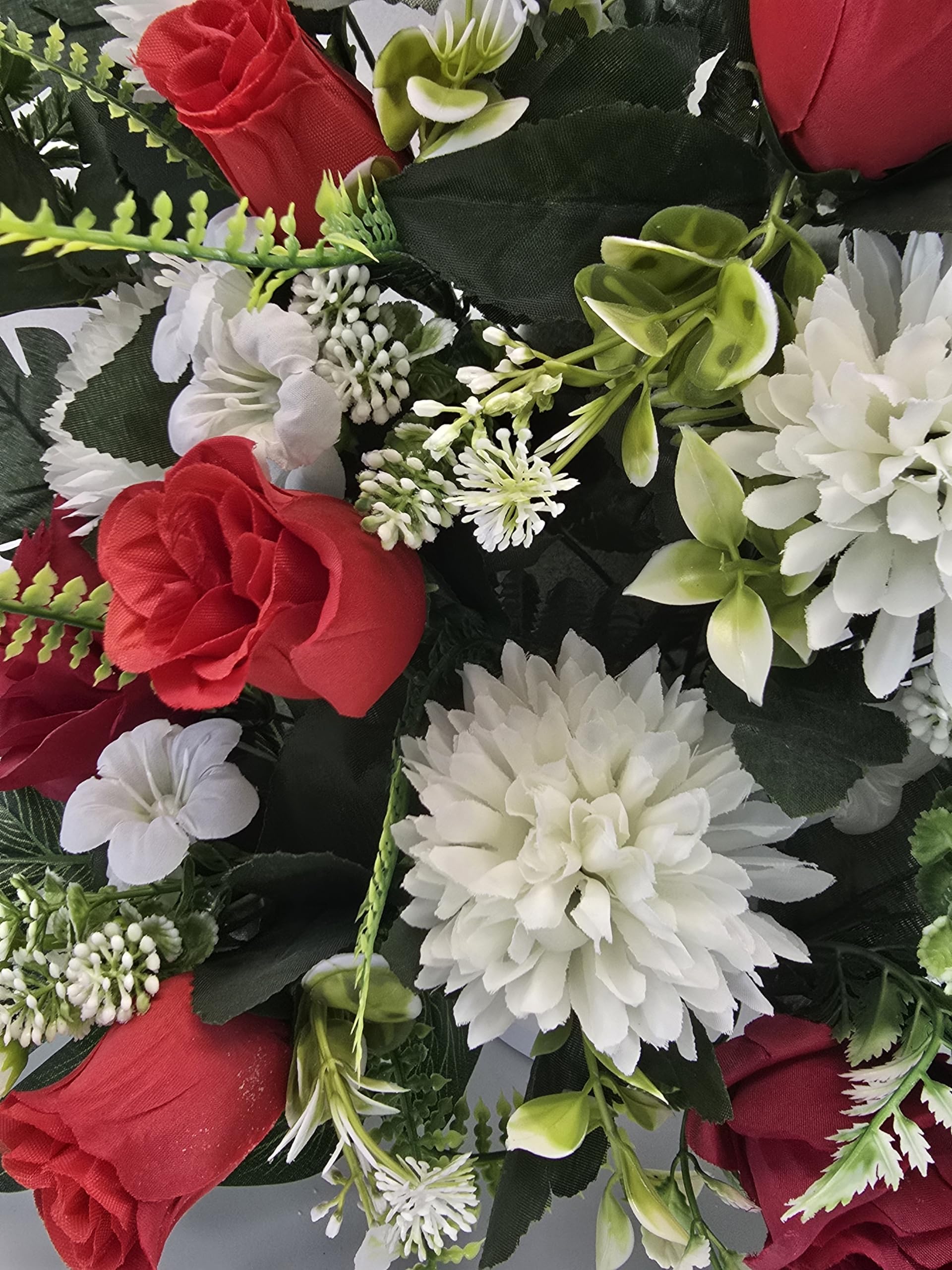 DRW Centre de Fleurs artificielles pour Mariages, églises, cimetières avec Pompon Blanc et Roses Rouges 65 x 65 x 30 cm