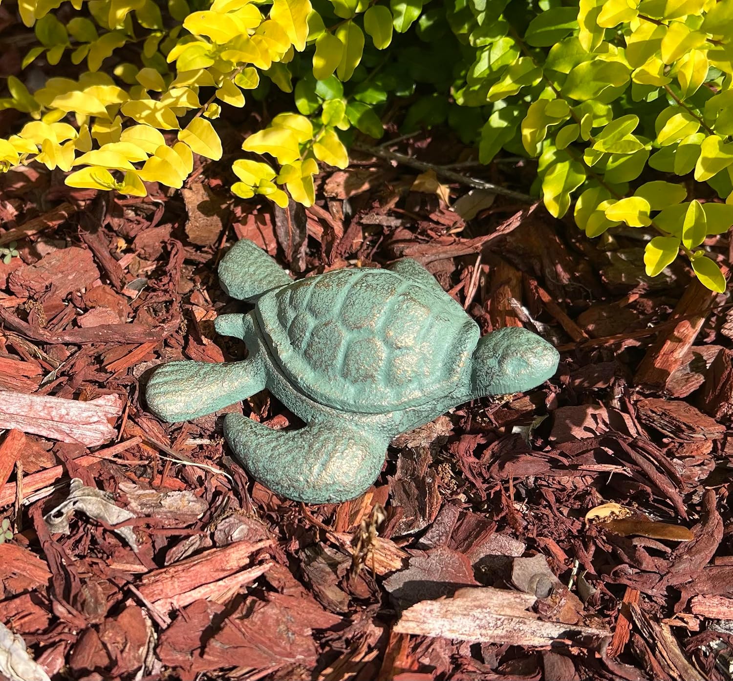 Top Brass Sea Turtle Key Hider Figurine - Cast Iron Garden Statue with Secret Storage Compartment Jewelry Trinket Box - Indoor/Outdoor Ocean Beach Decor