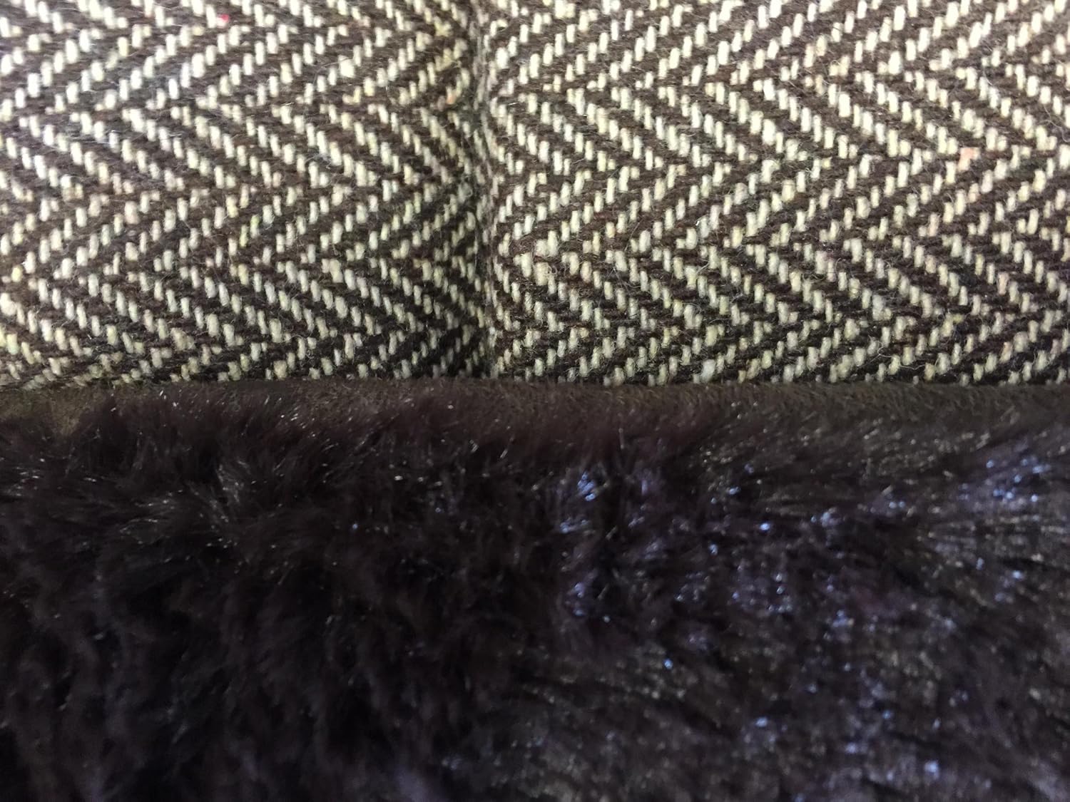 Ellie-Bo Medium Reversible Tweed and Brown Faux Fur Mat for 30-inch Dog Cage, Brown and Grey, 71 x 48 x 3 cm (L x W x H) - Image 3