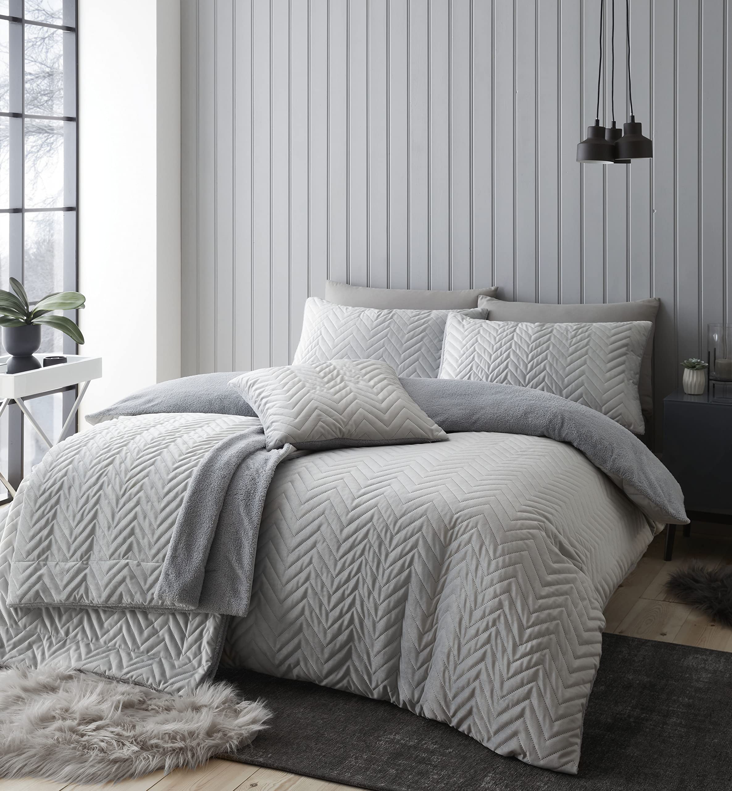 Catherine Lansfield So Soft Velvet Touch Zig Zag Pinsonic King Duvet Set Silver