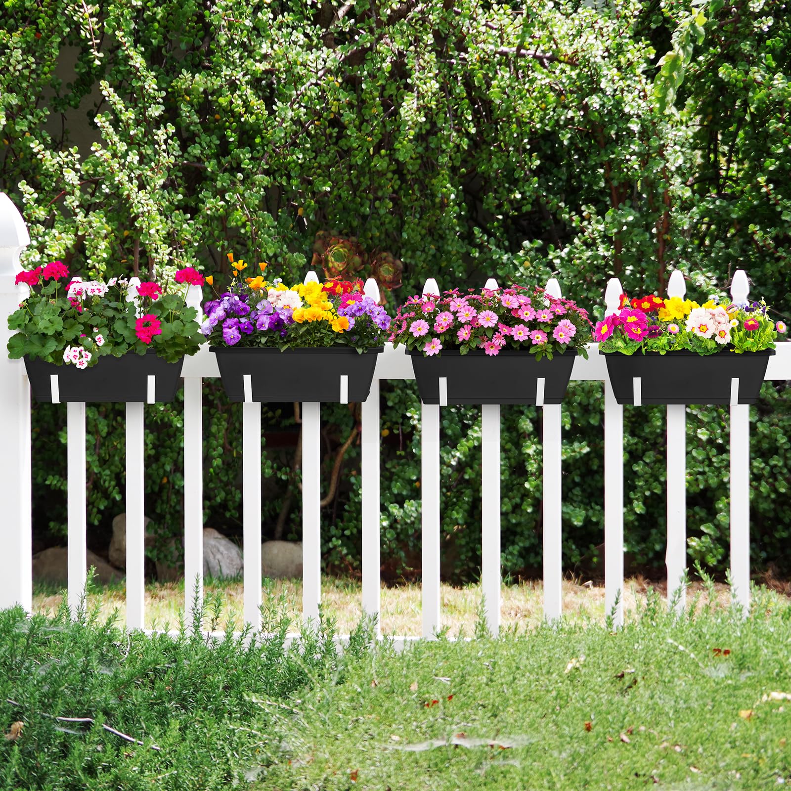OYEAL Confezione da 4 fioriere per esterni, 43 cm, in plastica, con staffe regolabili, fioriere da appendere alla finestra, fioriere per piante da giardino, recinzione, patio, balcone, nero e bianco