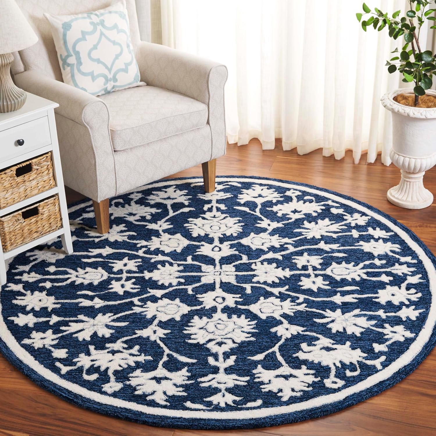 SAFAVIEH Ebony Collection Area Rug - 6' Round, Navy & Ivory, Handmade Wool, Ideal for The Living Room, Dining, Bedroom (EBN134N)