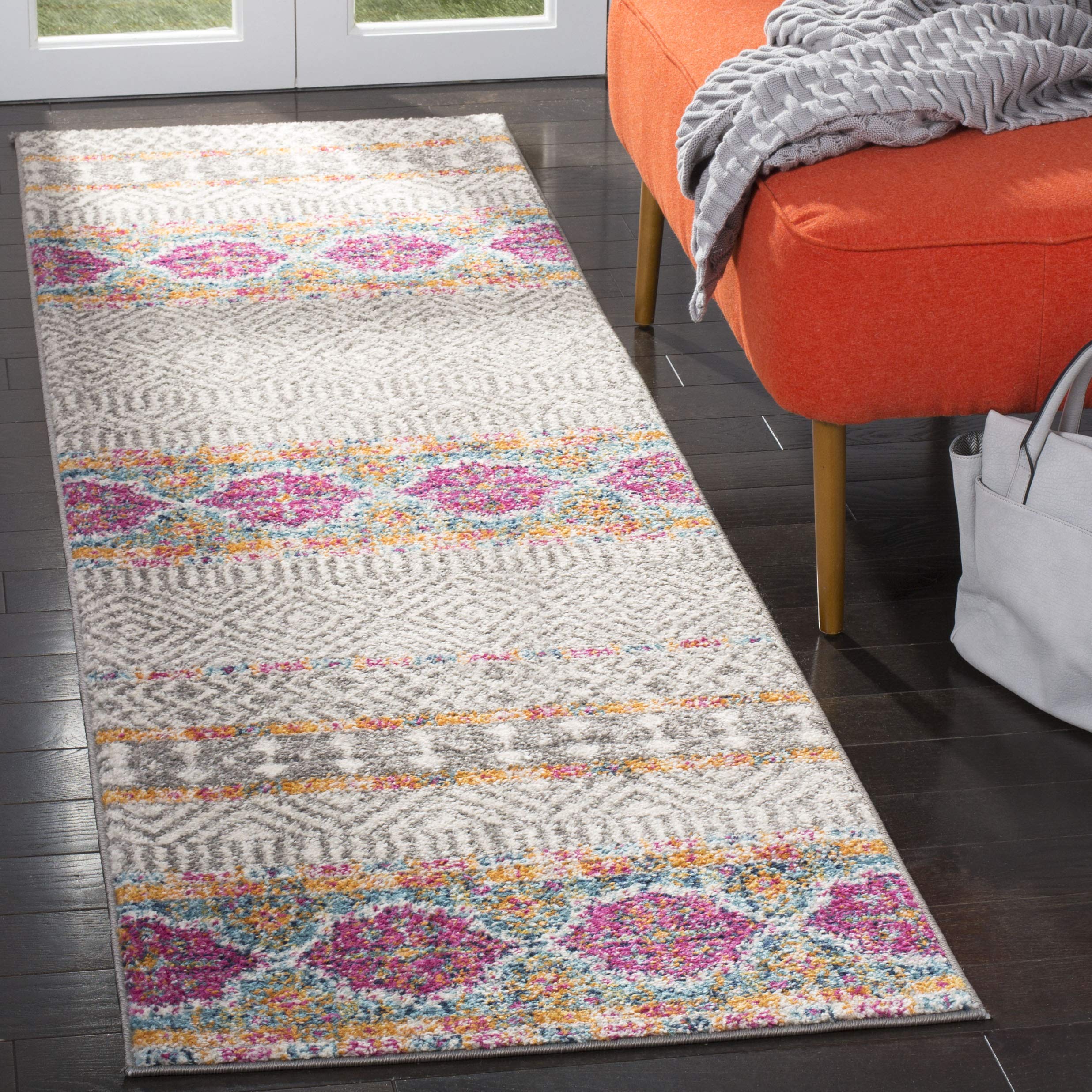SAFAVIEH Madison Collection Accent Rug - 2'3" x 4', Grey & Ivory, Boho Chic Design, Non-Shedding & Easy Care, Ideal for High Traffic Areas in Entryway