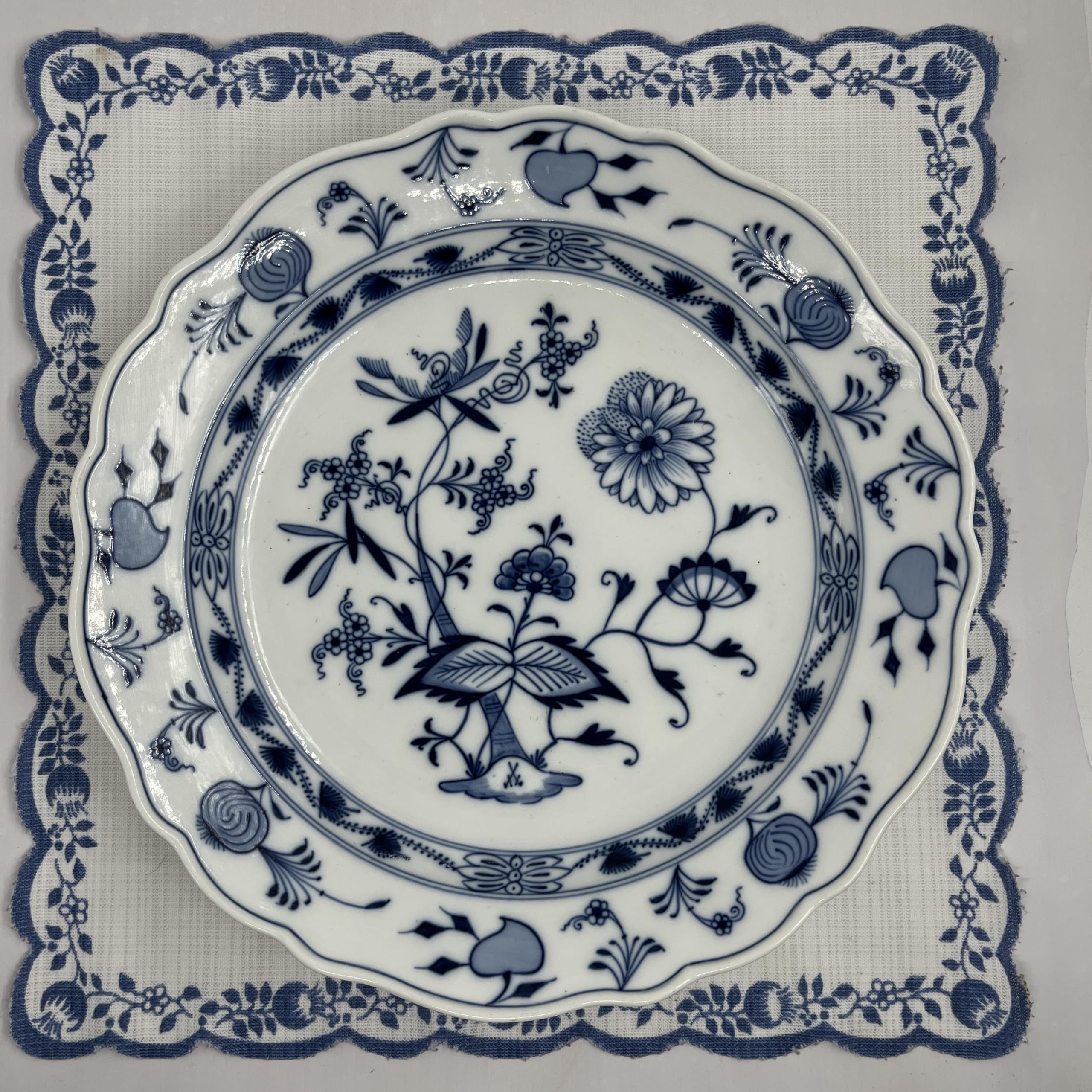 Generisch Antiker Meissen großer Speiseteller/Platzteller – Zwiebelmuster Porzellan – Blaue Schwerter – Ø 30cm Tiefe 5 cm geschweifter Rand (Canneliert)