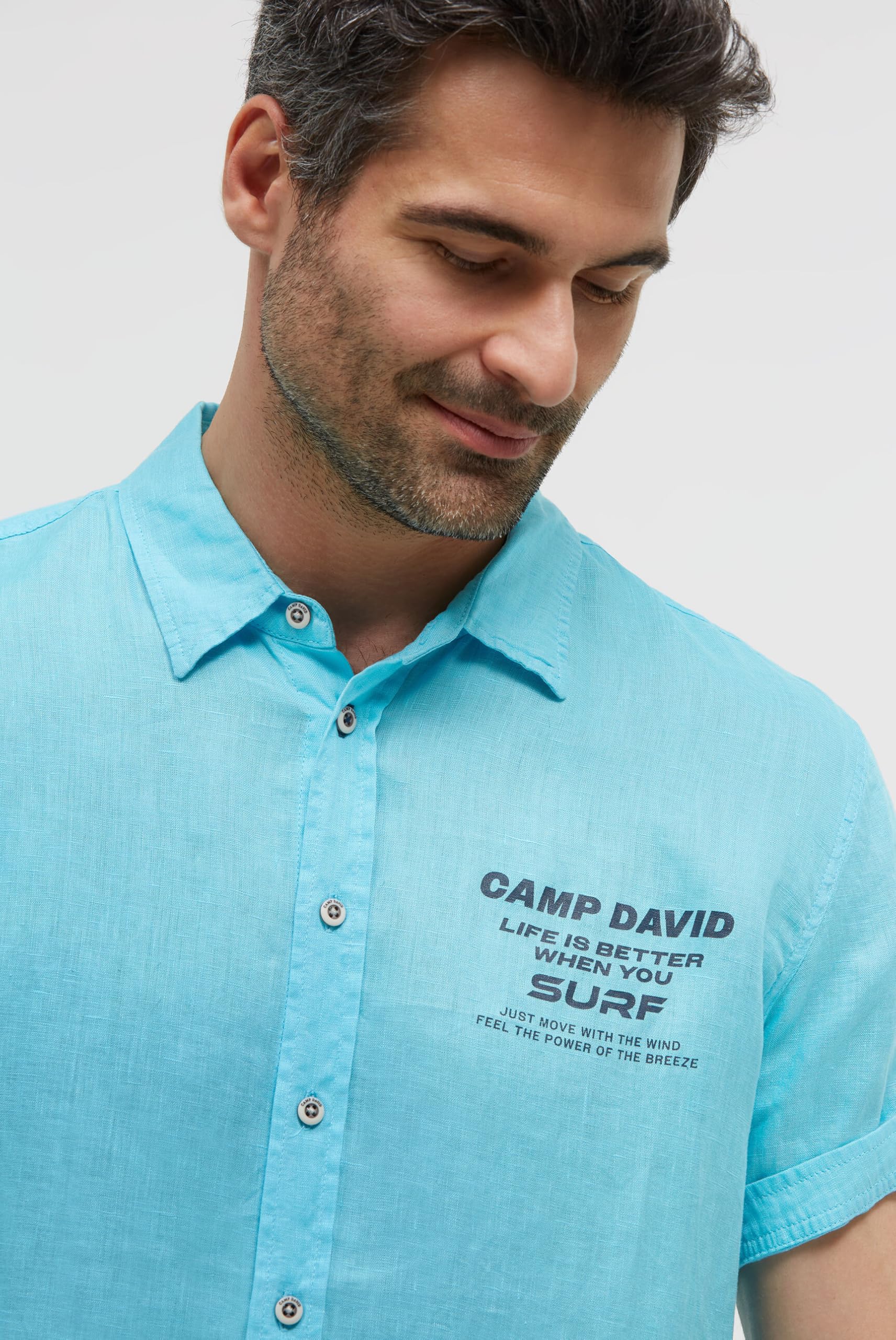 Camp David Herren Leinenhemd Kurzarm, Sommerhemd im Regular Fit mit Kentkragen und Logo Prints