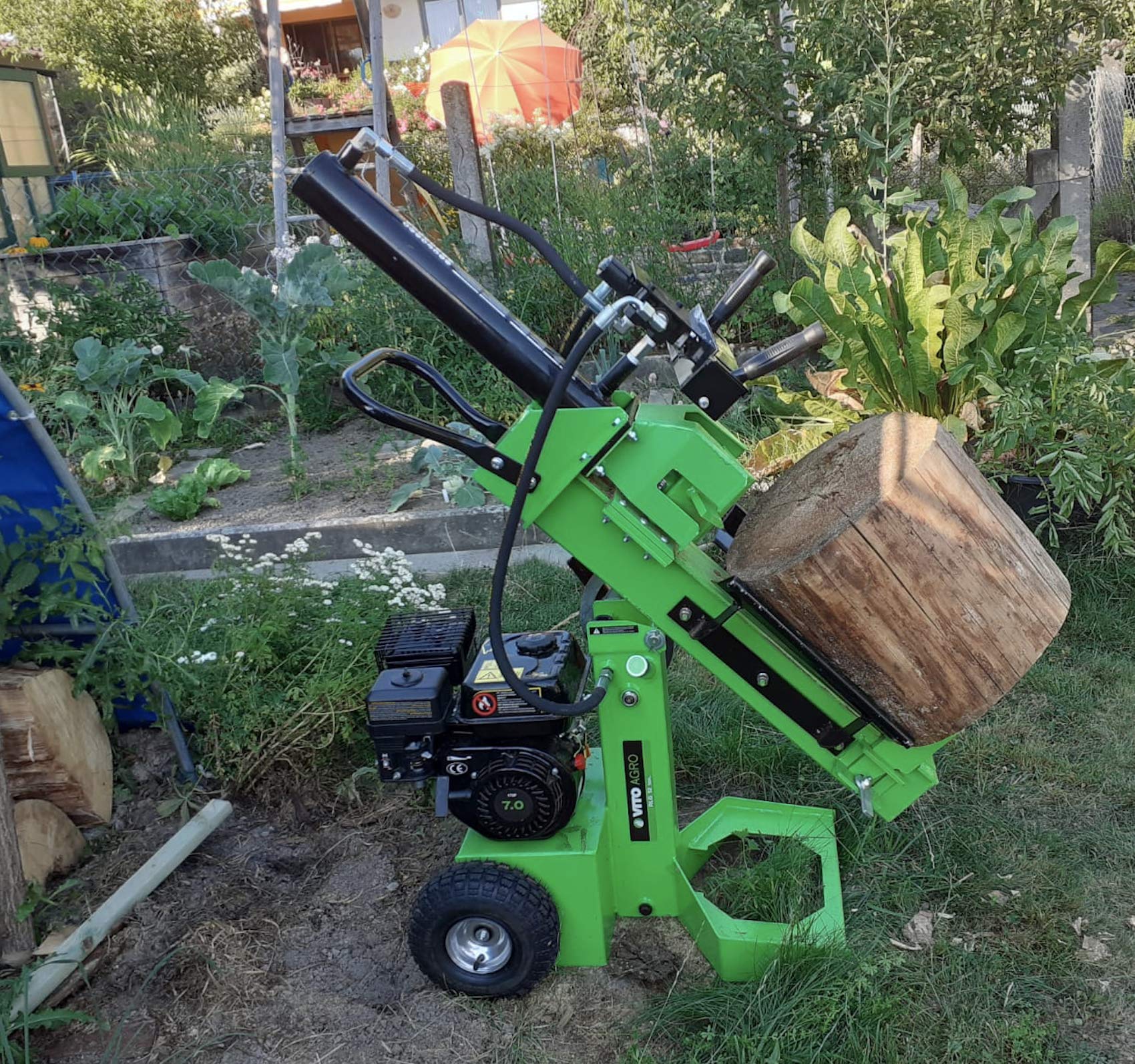 VITO - Fendeuse de Bûches Thermique 12 Tonnes 7 CV 5,2 kW Moteur Essence 208 cm³ Coupe Max 52 cm 3 Positions de Fente Usage Intensif Autonomie 2h30 Professionnel