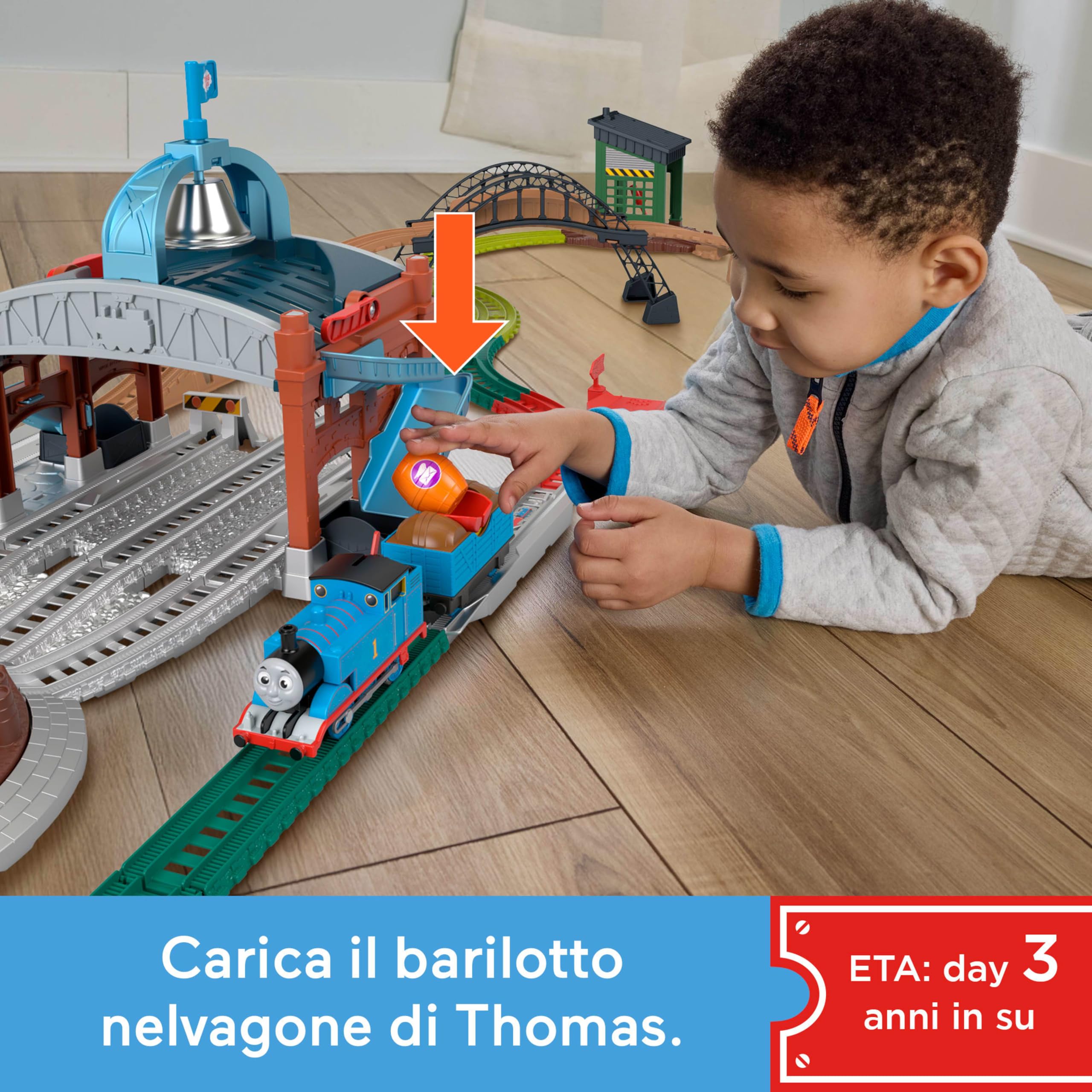 Thomas & Friends - Centro di Consegna Barili, set con locomotiva Thomas motorizzata a pile e vagone merci, pista lunga 5+ metri e barili inclusi, giocattolo per bambini, 3+ anni, JGY30