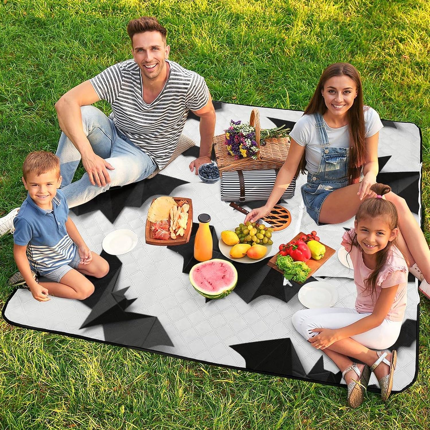 Halloween Bats Picnic Blanket 150x150cm, Foldable 2-in-1 Picnic Mat and Tote Bag Portable Waterproof Beach Mat Sandproof Outdoor Blanket for Park, Hiking, Beach, Camping, Travel