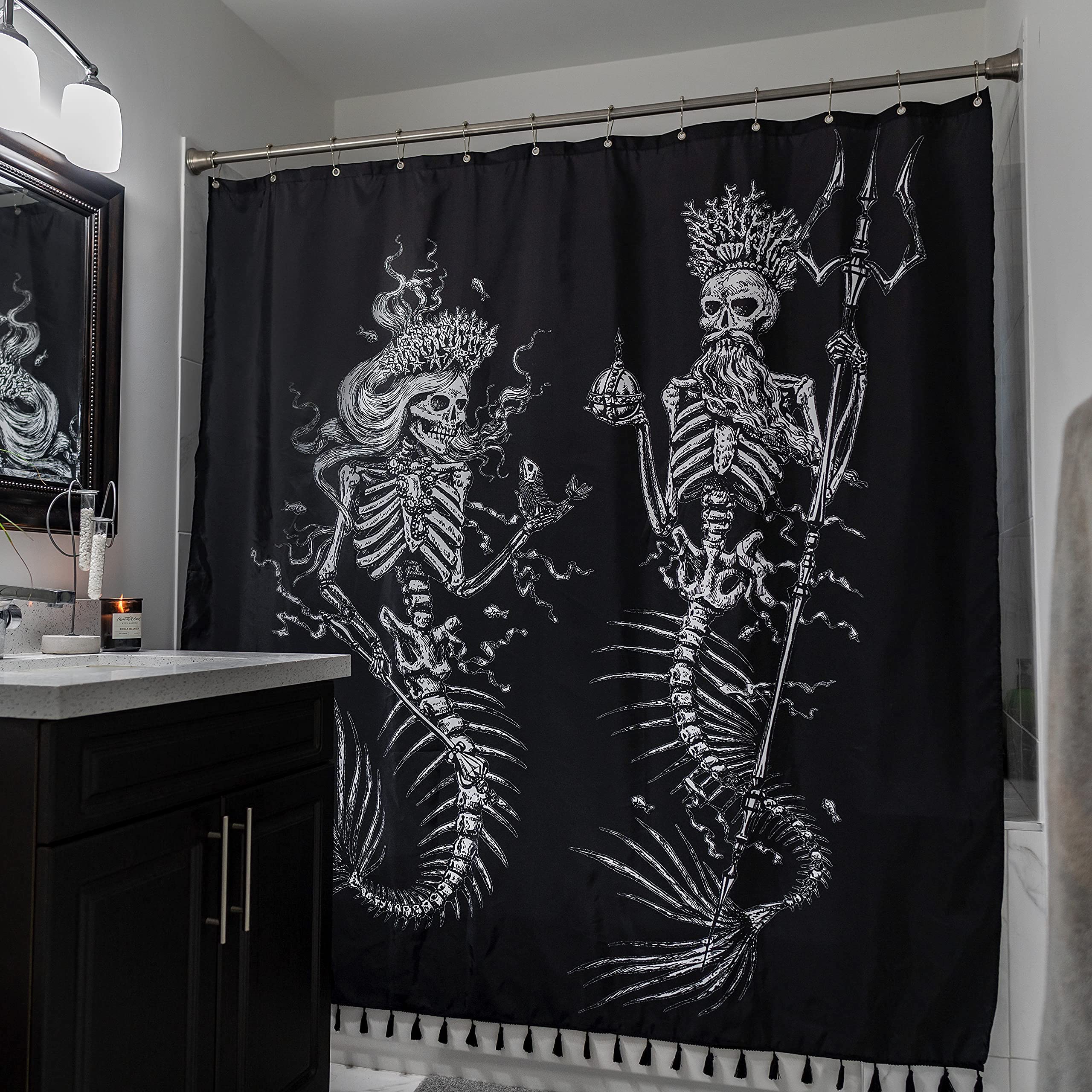 Flash Flood Cortina de ducha negra con diseño de sirena y esqueleto para decoración de baño gótica y calavera, resistente al agua