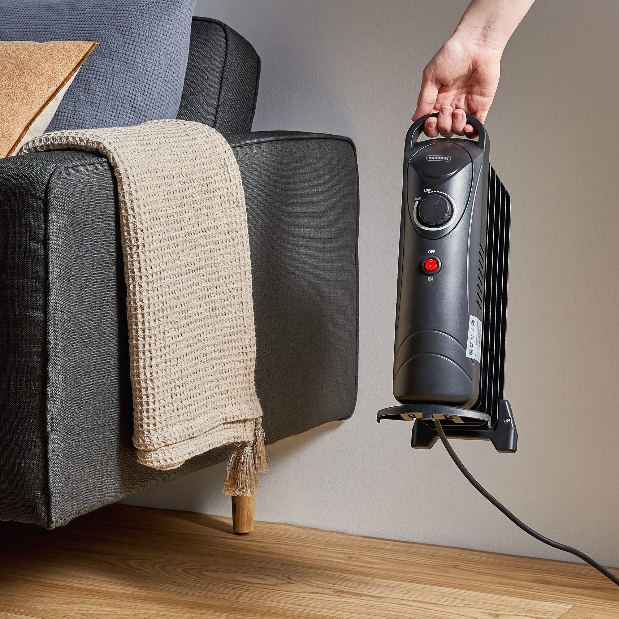 VonHaus Mini Olie Gevulde Radiator 800W 6 Fin – Draagbare Elektrische  Kleine Verwarming – Verstelbare Temperatuur u0026 Tip Over Veiligheid  Schakelaar – Zwart : Amazon.nl: Wonen en keuken