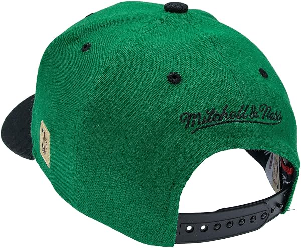 Mitchell & Ness Team Arch Classic Red Snapback Baseball Cap - Boston Celtics (Green/Black) - 3