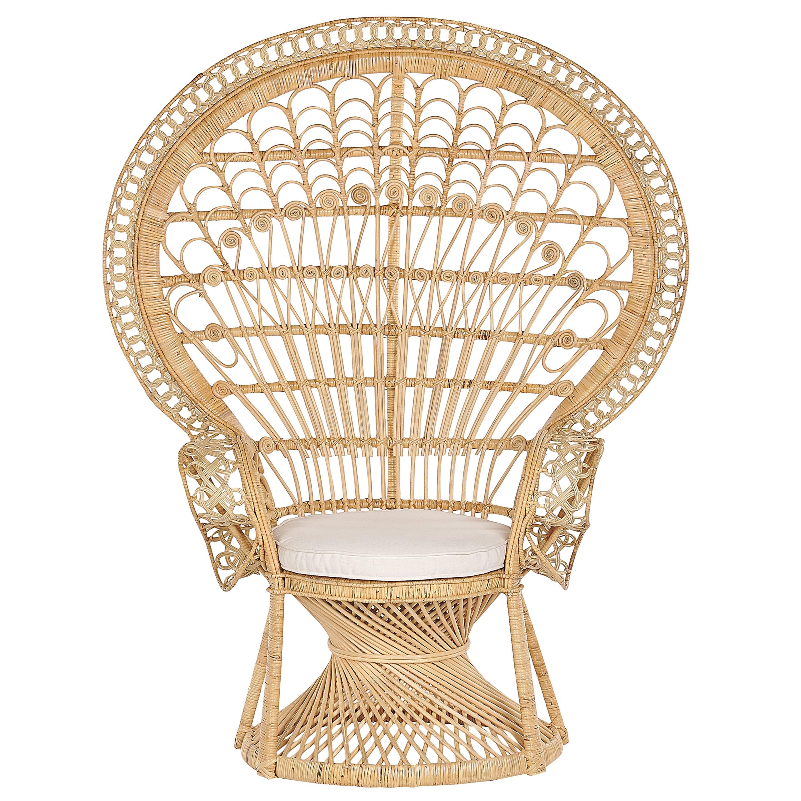 Beliani Outdoor/Indoor Pfauensessel aus Rattan beige mit Sitzkissen Boho Stil Emmanuelle