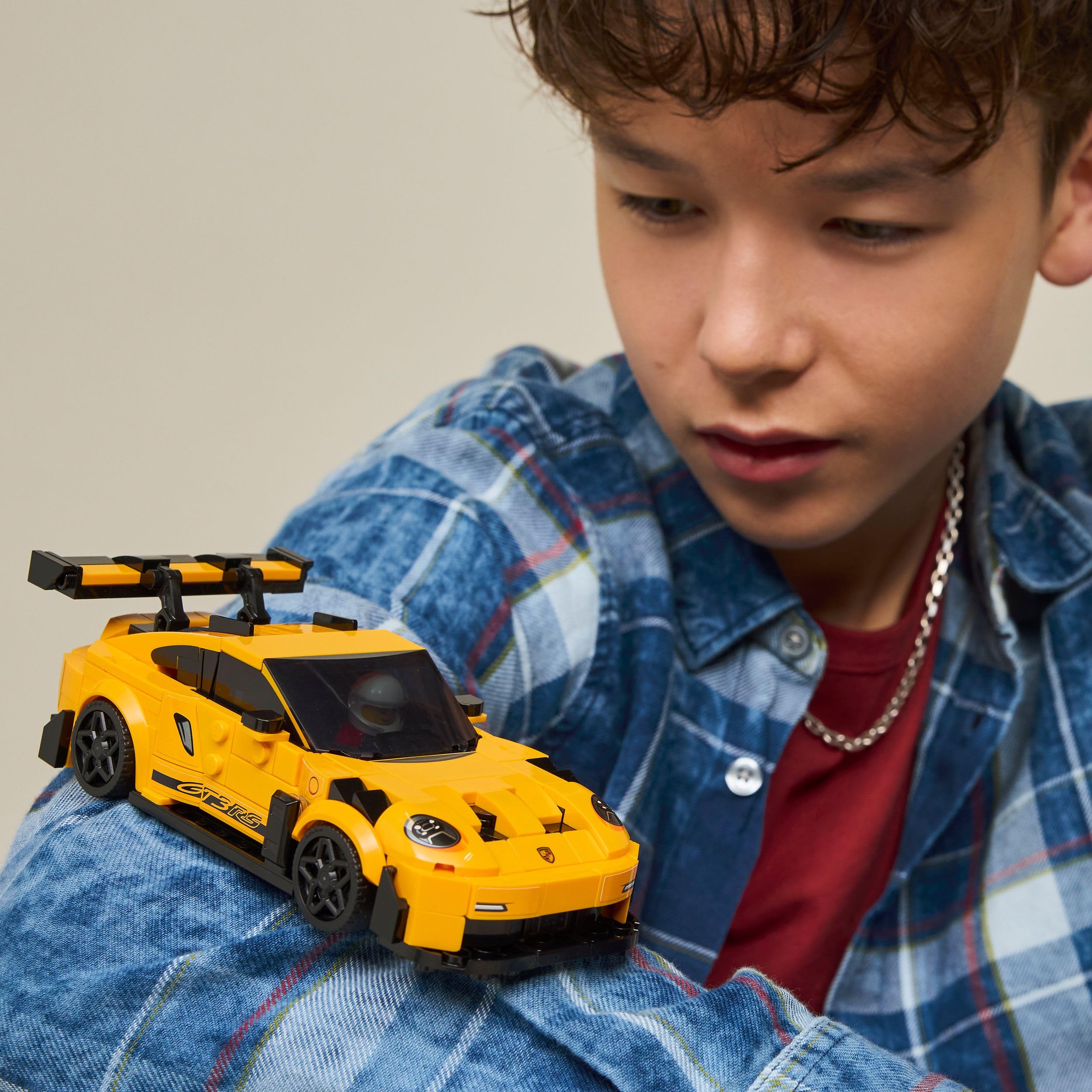 LEGO Speed Champions Super Car Porsche 911 GT3 RS - Modellino di Auto con Minifigure del Pilota - Macchina Giocattolo per Bambini da 9 Anni - Regalo di Compleanno - 77239