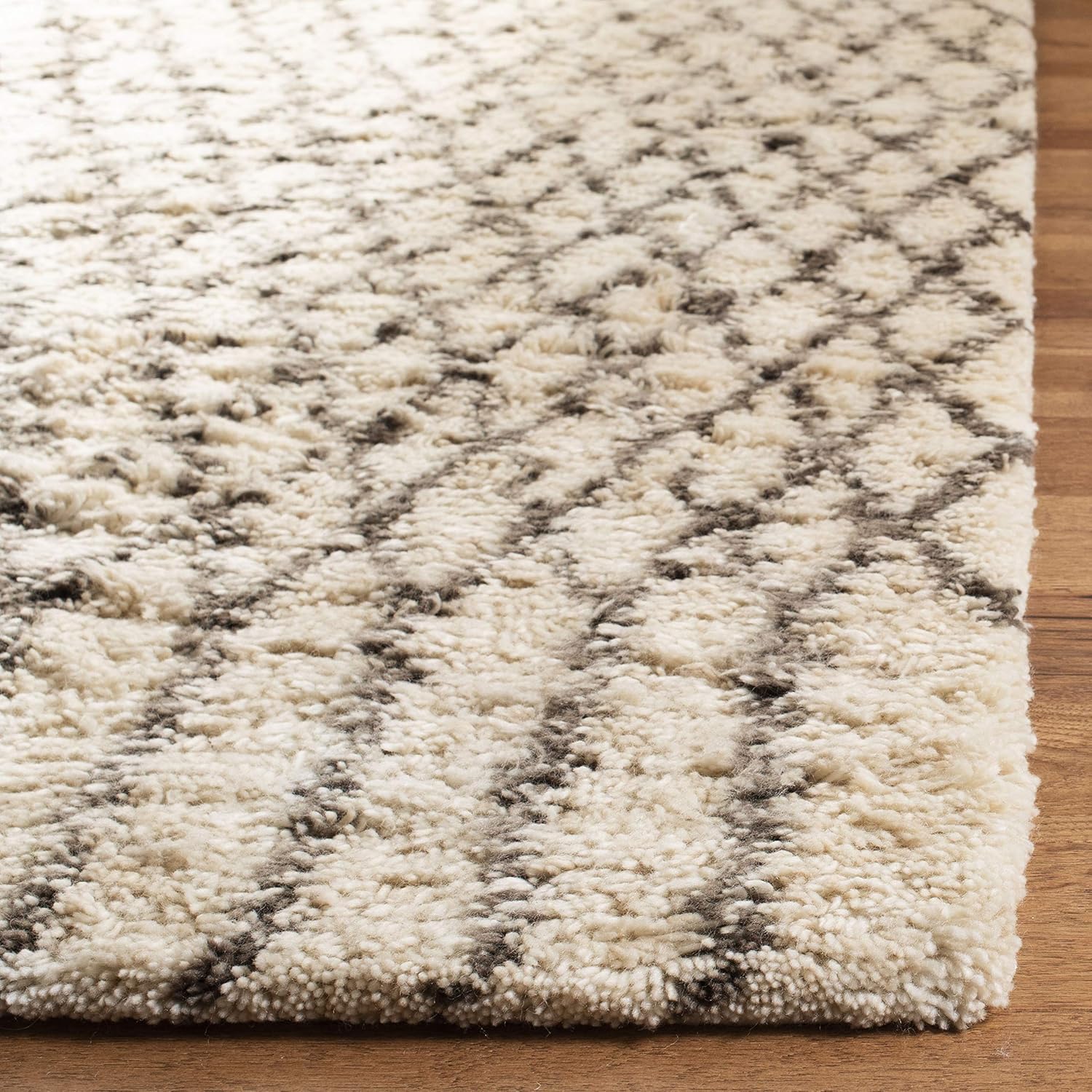 SAFAVIEH Casablanca Collection Runner Rug - 2'3" x 8', Ivory & Grey, Handmade Moroccan Boho New Zealand Wool, 1-inch Thick Ideal for High Traffic Areas in Living Room, Bedroom (CSB860A)