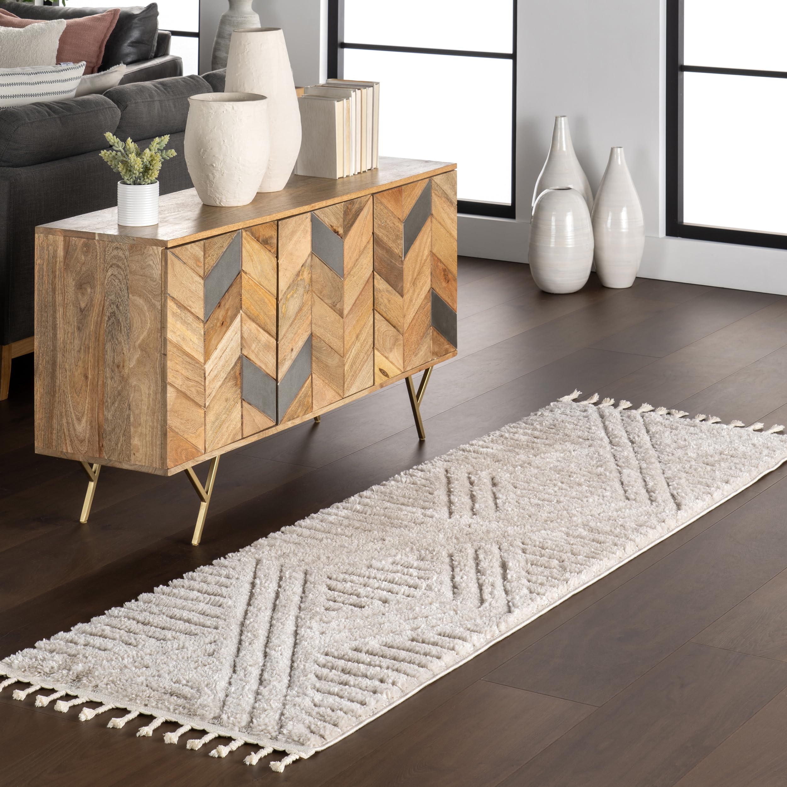 Tapis géométrique Shag beige Risette isole les sols froids avec style