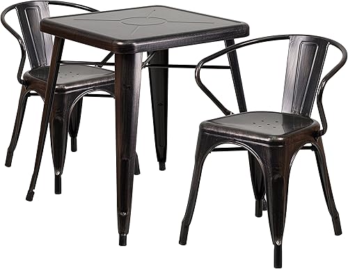 EMMA + OLIVER Comercial 23.75" SQ negro antiguo metal interior y exterior mesa conjunto 2 brazos sillas