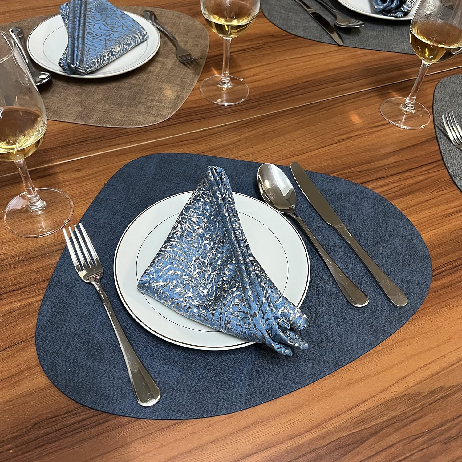 WAZAIGUR Washable Wipeable Waterproof Heat Resistant Faux Leather Placemats Set of 6,PU Palce Mats for Indoor and Outdoor,Easy to Clean Table Mats,Navy Blue