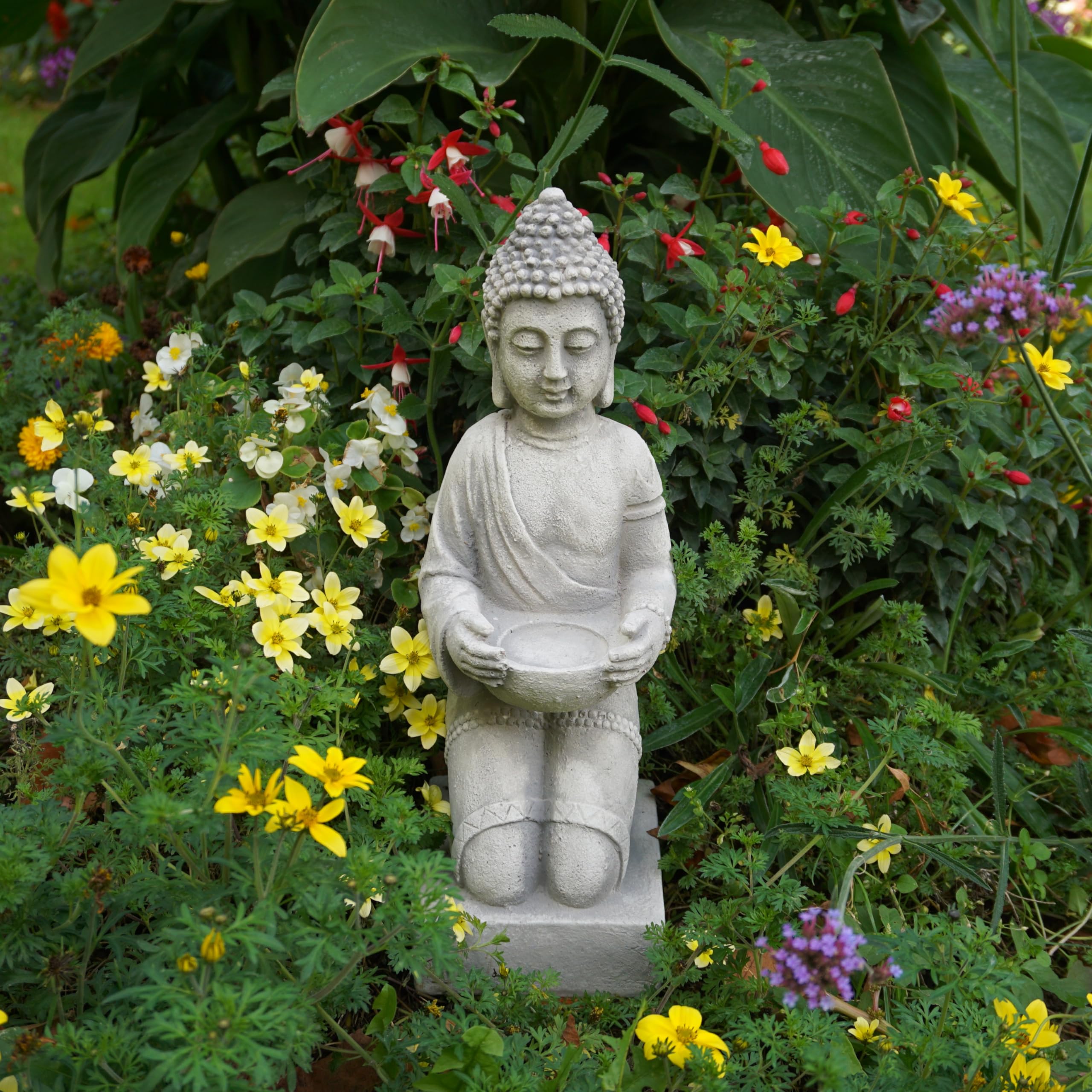 gartendekoparadies.de Buddha Statue auf einem Podest, Steinfigur aus Steinguss, Weißbeton, Frostsicher für Außenbereich, H. 43 cm, 9 kg (Grau)