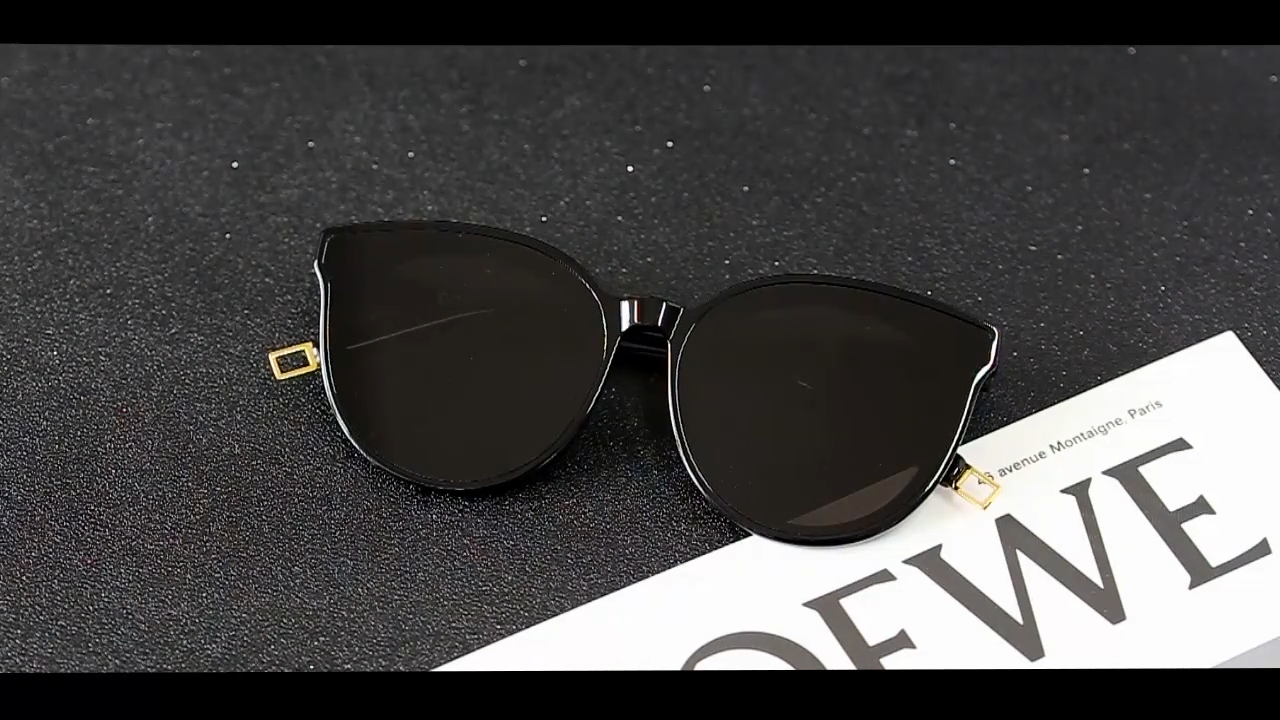Amazon.com: COLOSSEIN Oversized Sunglasses Womens Men, Anti  display picture 3