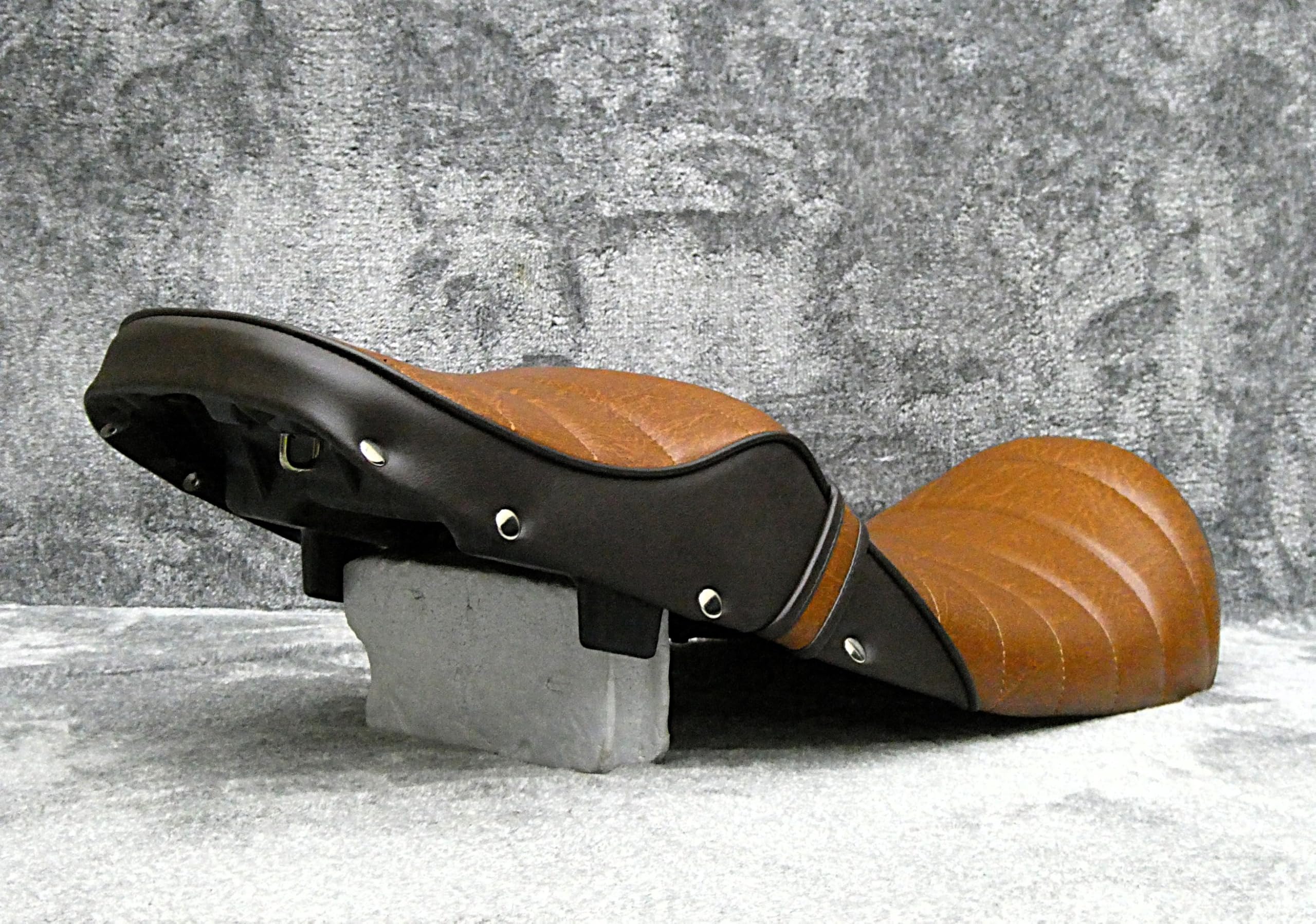 Amazon | NC39 NC42 鋲打ち 茶ツートン タックロールシート/段