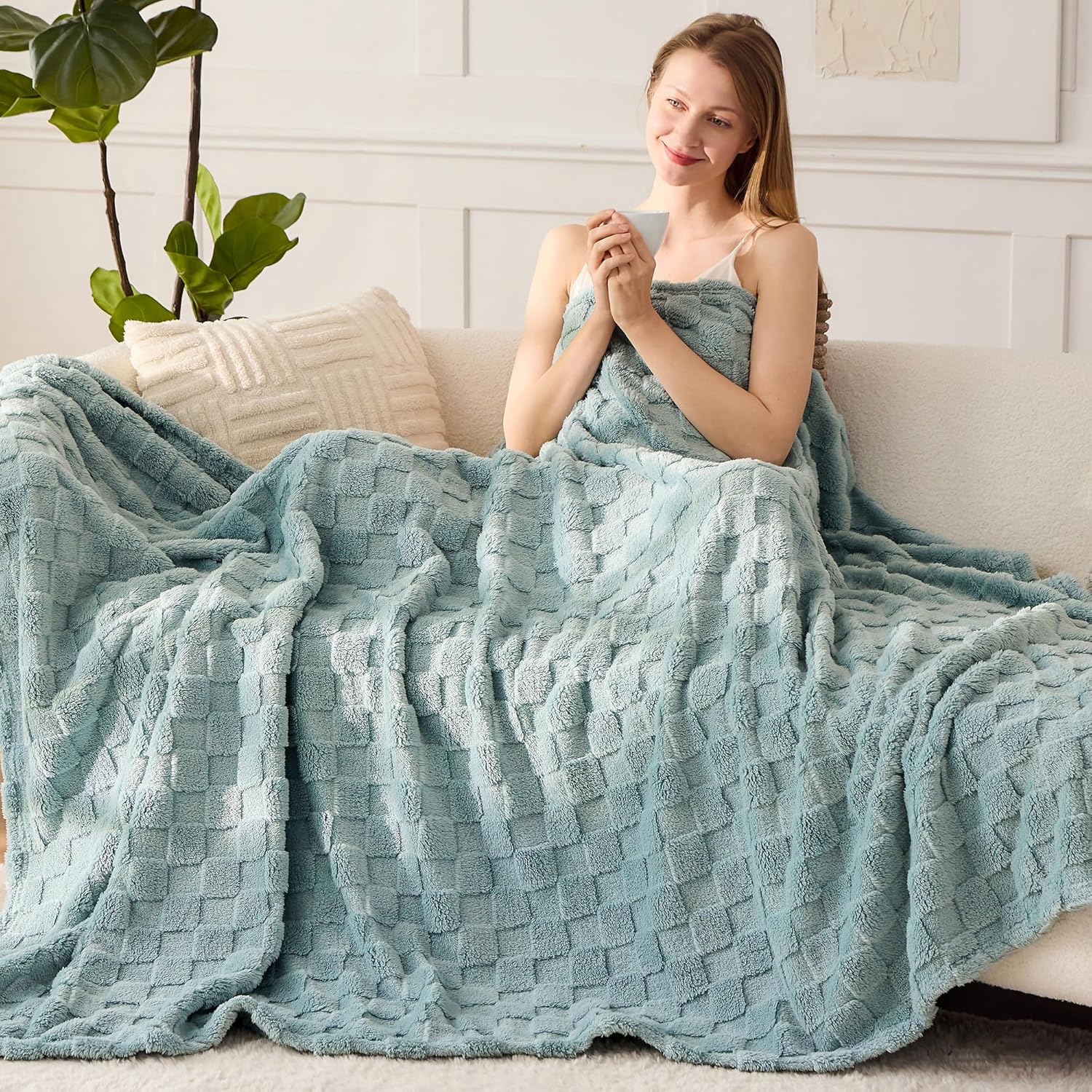 Light Green Textured Checkered Twin Size Blanket, 330GSM Soft Plush Fleece Blanket for Couch Sofa Bed, Cozy Decorative Giftable Home Blanket, 60x80 Inches
