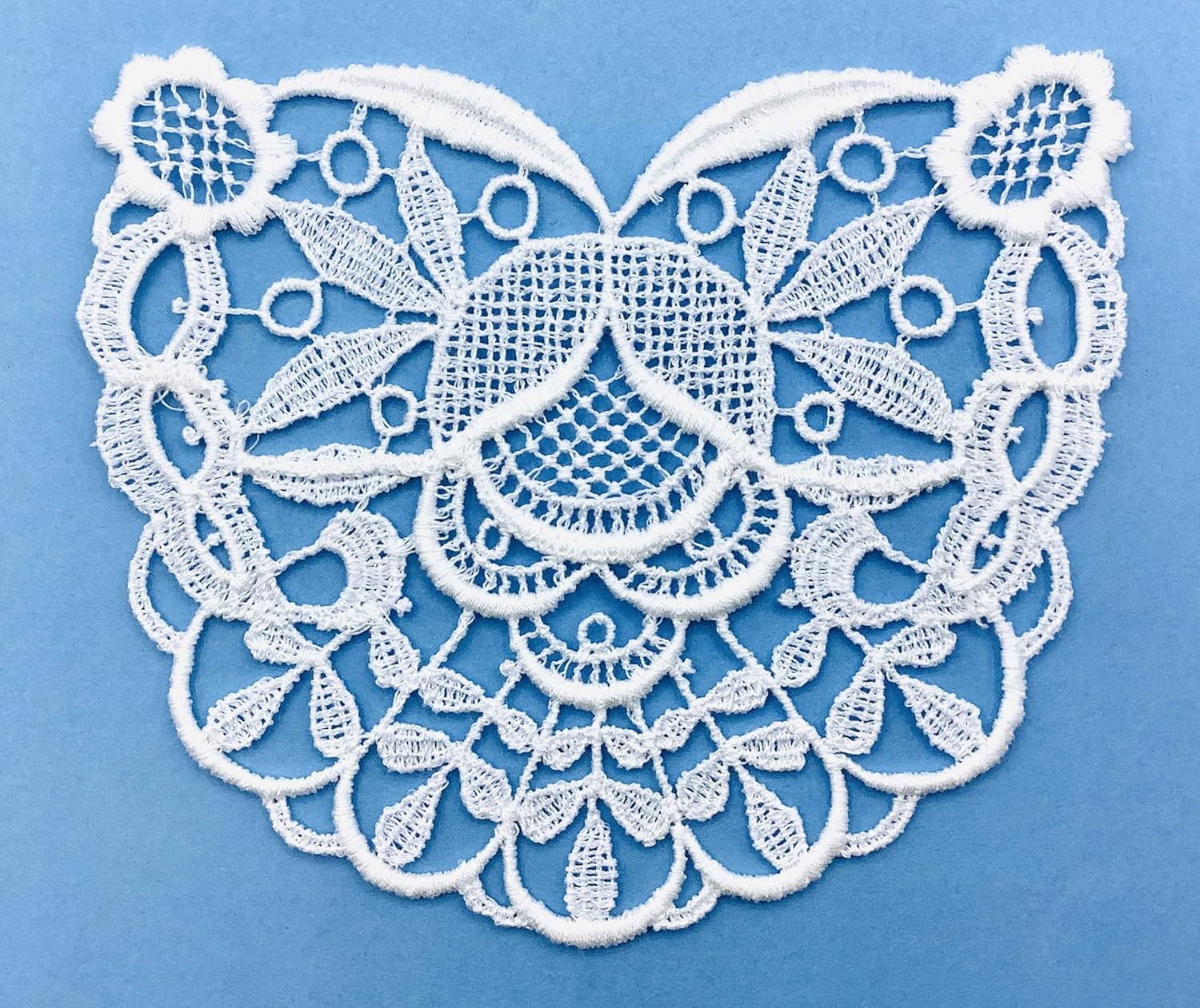 Vintage Venice Lace Applique (4-1/4 Across X 3-1/2 High) - 3 Pieces (White)