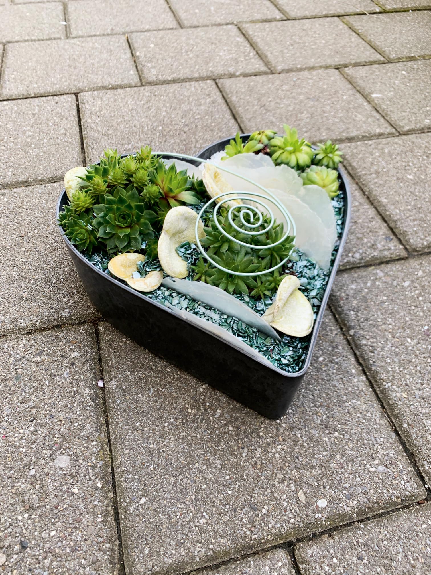matches21 wetterfeste Pflanzschale Herz für draußen - große Dekoschale in schwarz marmoriert als Blumen-Schale