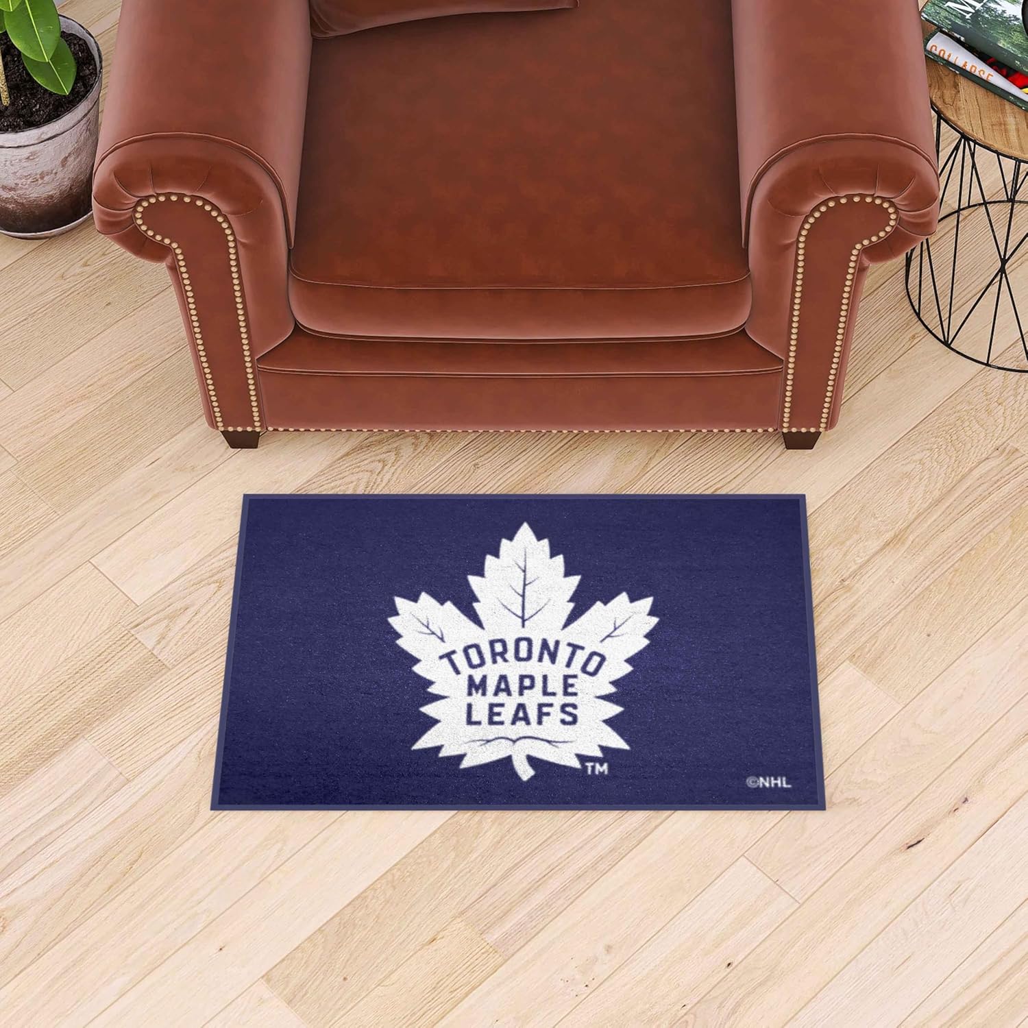 FANMATS - 10282 NHL Toronto Maple Leafs Nylon Face Starter Rug 19"x30"