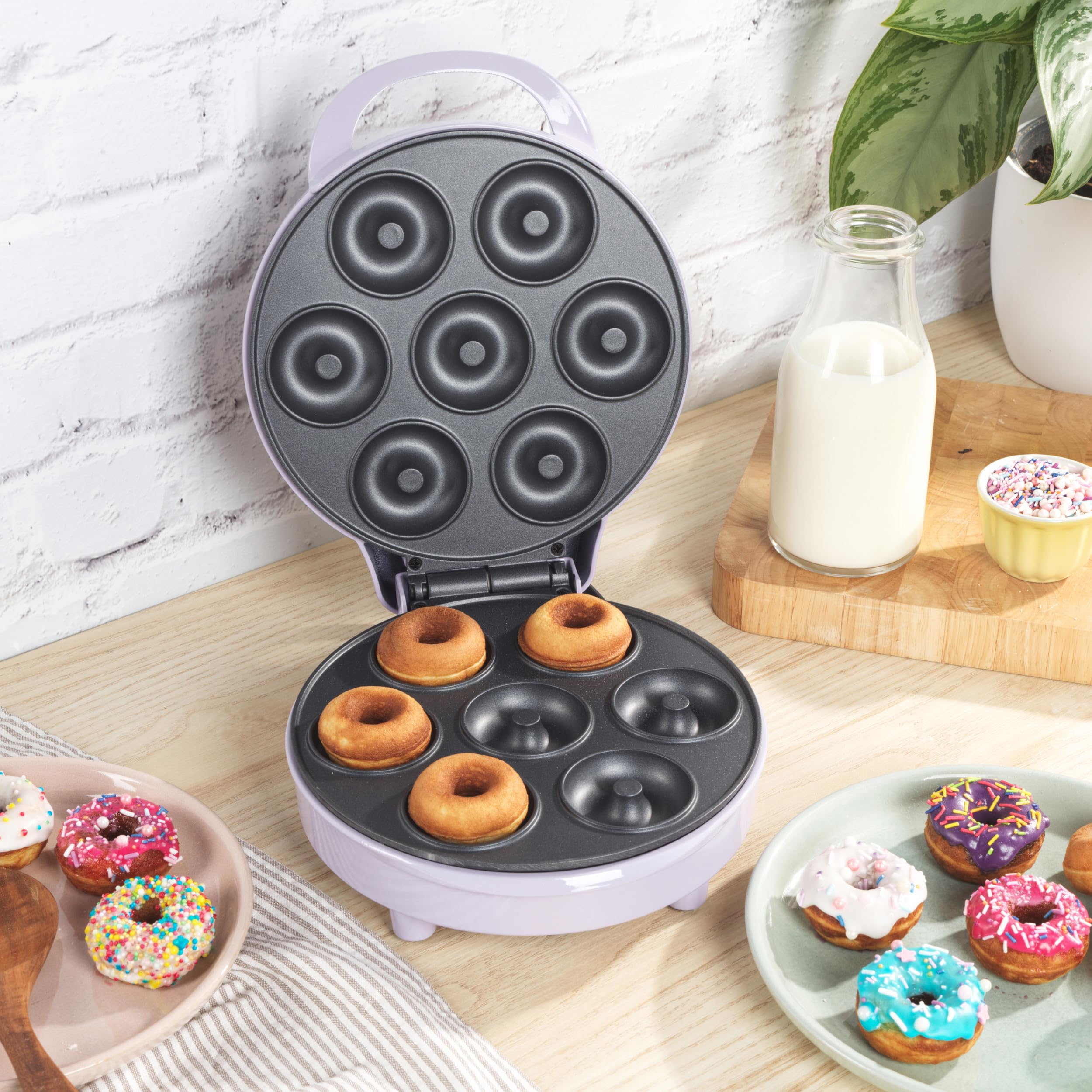 Petra Machine à Beignets 1000W, Appareil pour 7 Mini Donuts avec Plaque Antiadhésive, Machine à Pâtisserie avec Contrôle de Température, Voyants Lumineux, Facile à nettoyer, Violet Pastel