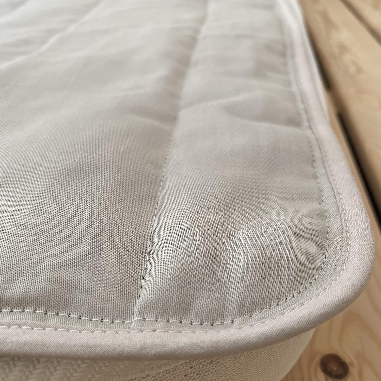 Mattress Pad Protector Cover Made with Natural Organic Fiber 200 GSM Fill - Cooling and Breathable Mattress () (60x80in)