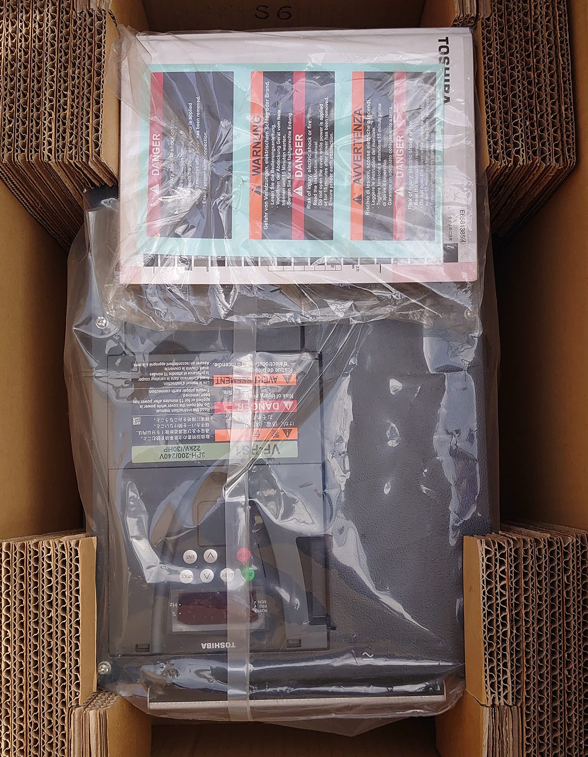 Amazon | 東芝(TOSHIBA) 22kw 三相200V インバータ VFPS1シリーズ