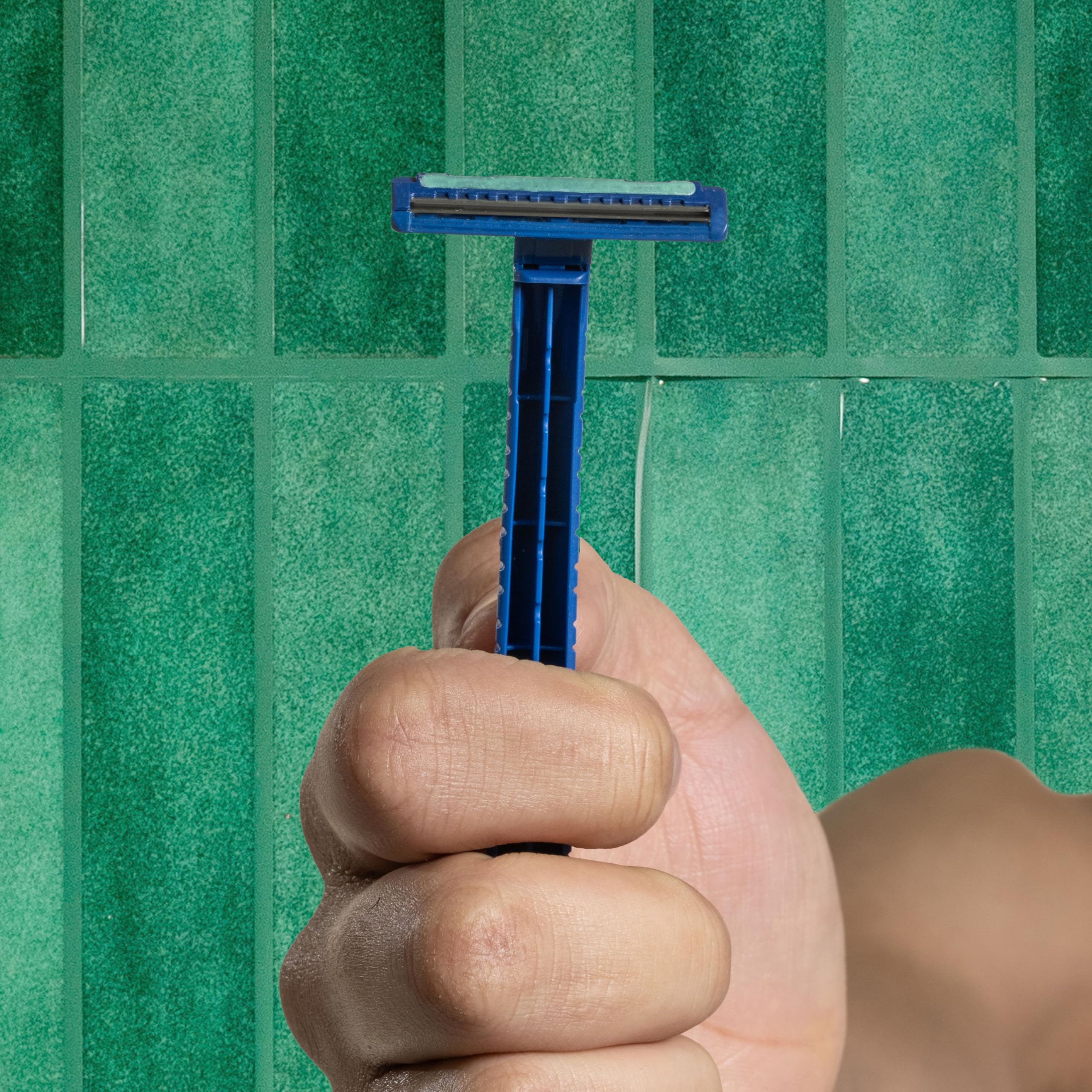 Wilkinson Sword Extra 2 Precision - 5 jednorazowych maszynek do golenia dla mężczyzn, antypoślizgowy uchwyt i przycisk czyszczenia