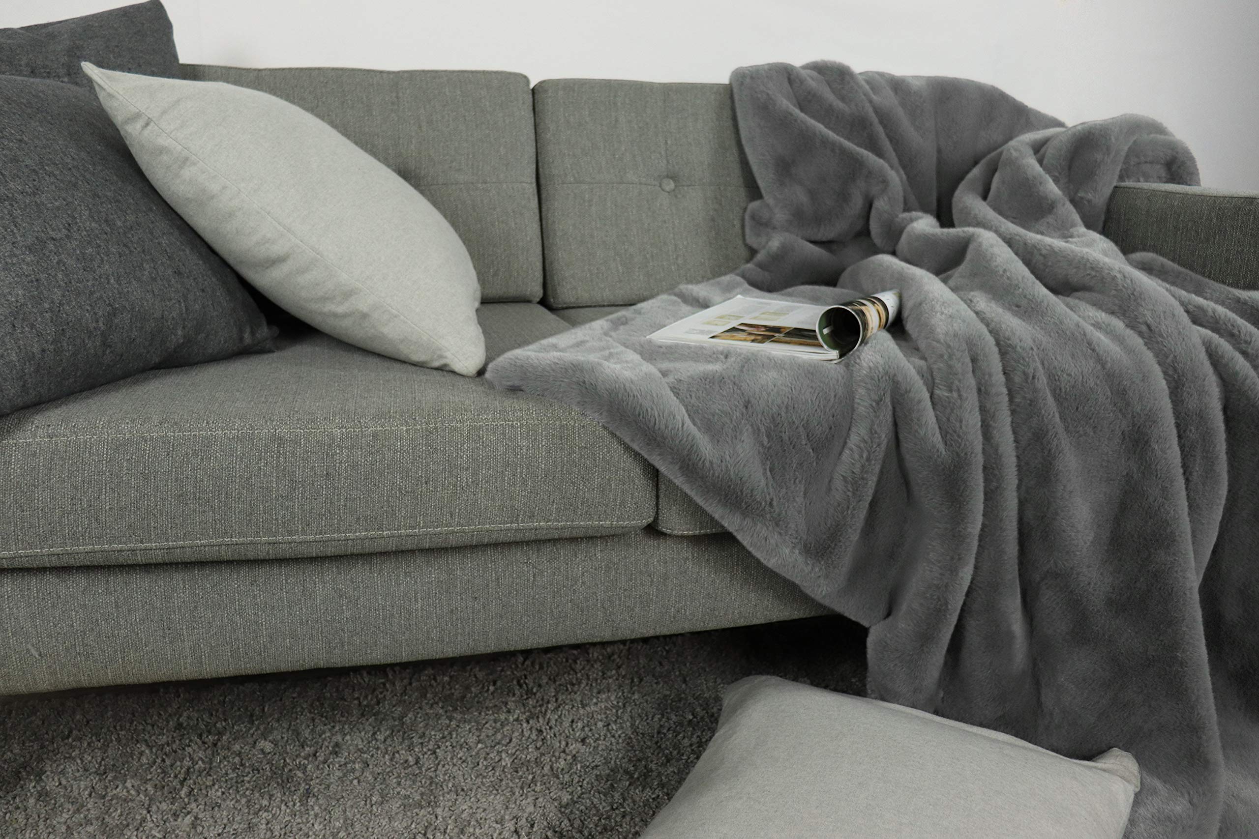 jilda-tex Wohn- Kuscheldecke Felloptik Rabbit Deluxe 750 GSM 150x200 220x240 cm Kunst-Felldecke (Hellgrau 220x240)