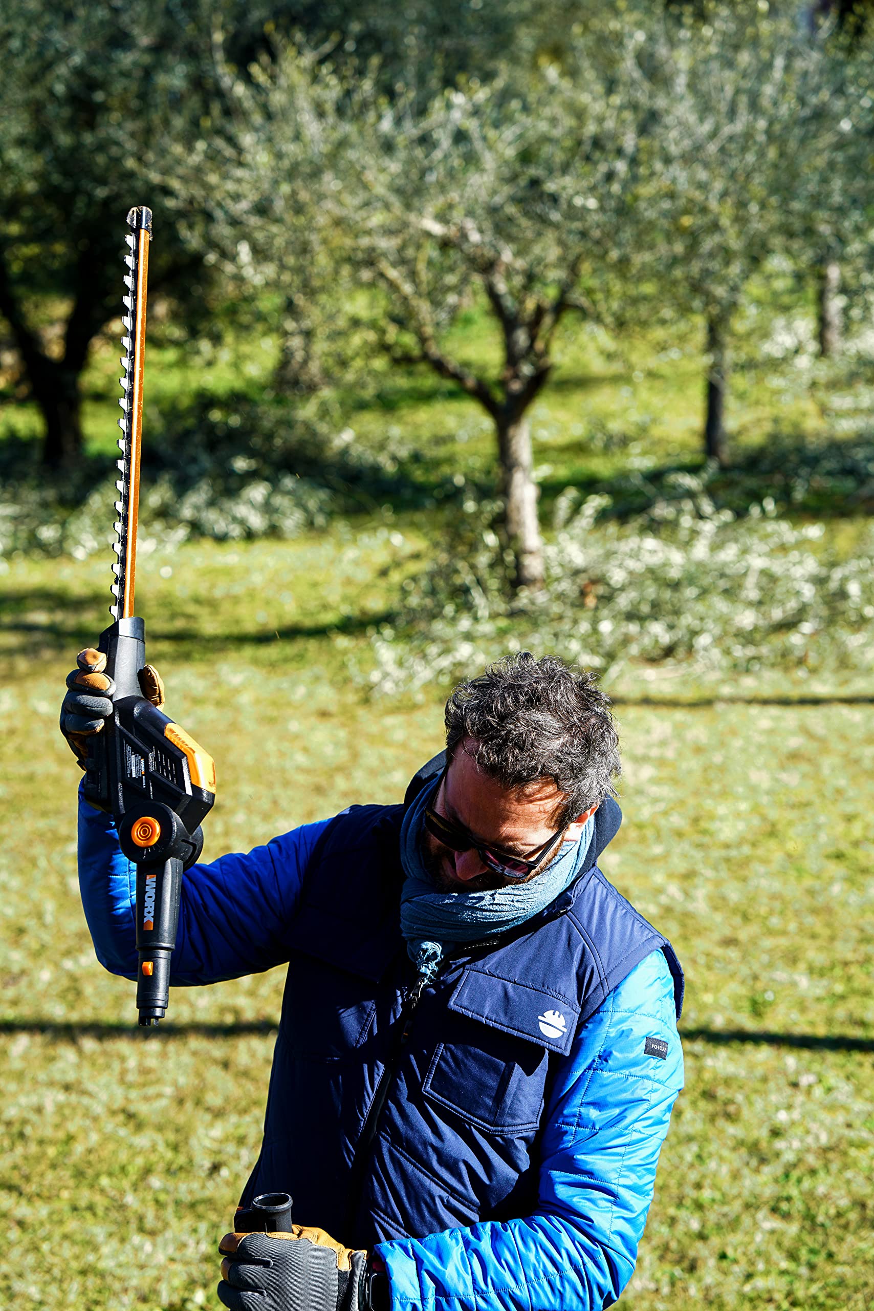 WORX WG349E.9 Akku Teleskop-Hochentaster 20V – Praktische Kettensäge für Einsätze an schwer erreichbaren Stellen im Garten – Ohne Akku & Ladegerät & WA0308 Worxc Heckenschere WG252E / WG349E