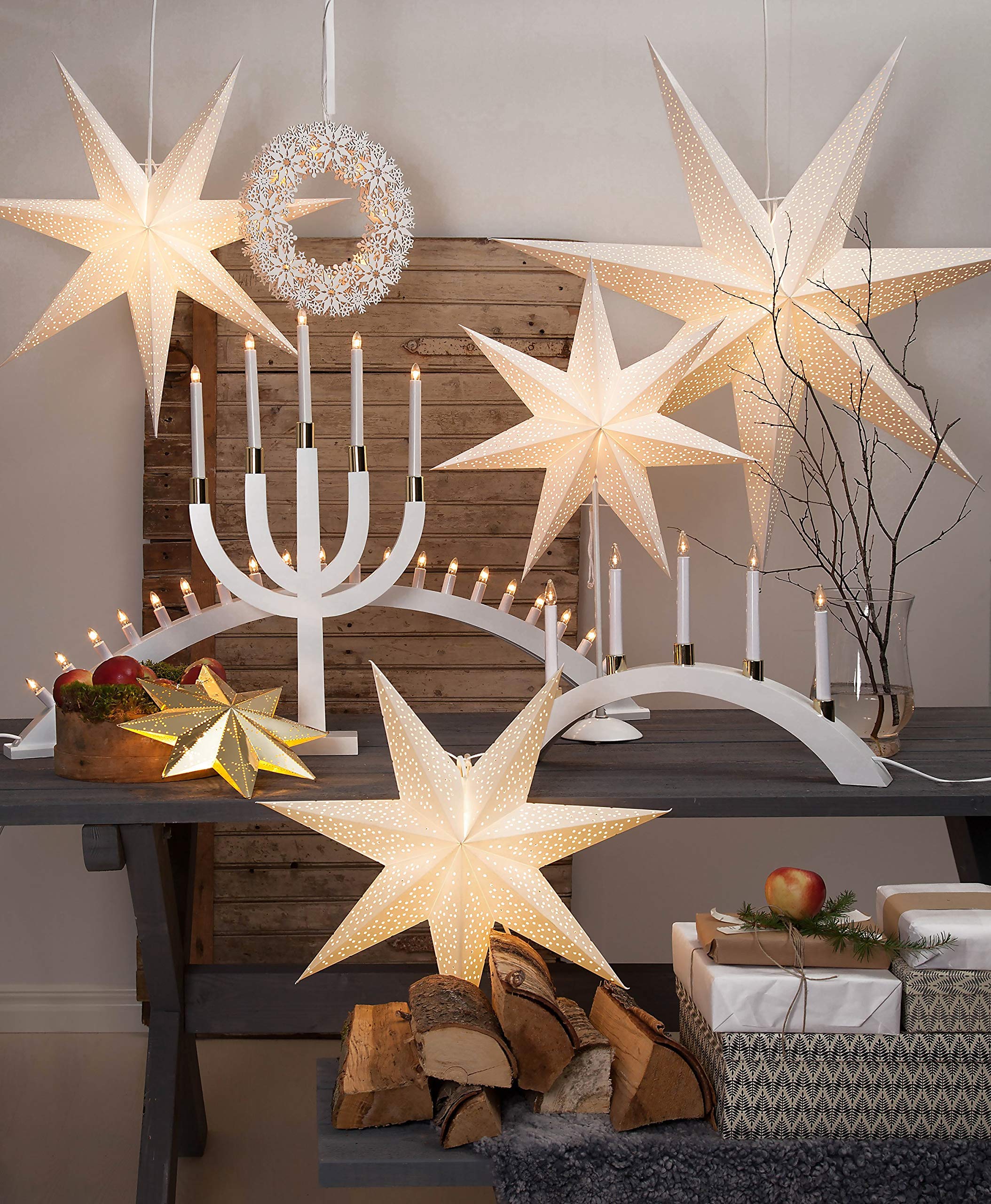 Star Trading Halla LED-Fensterleuchter Holz Weiß - 5-flammiger Advent Kerzenleuchter für Fenster, Warmweißes Licht, Goldene Halterungen, 33 x 55 cm, 230 V