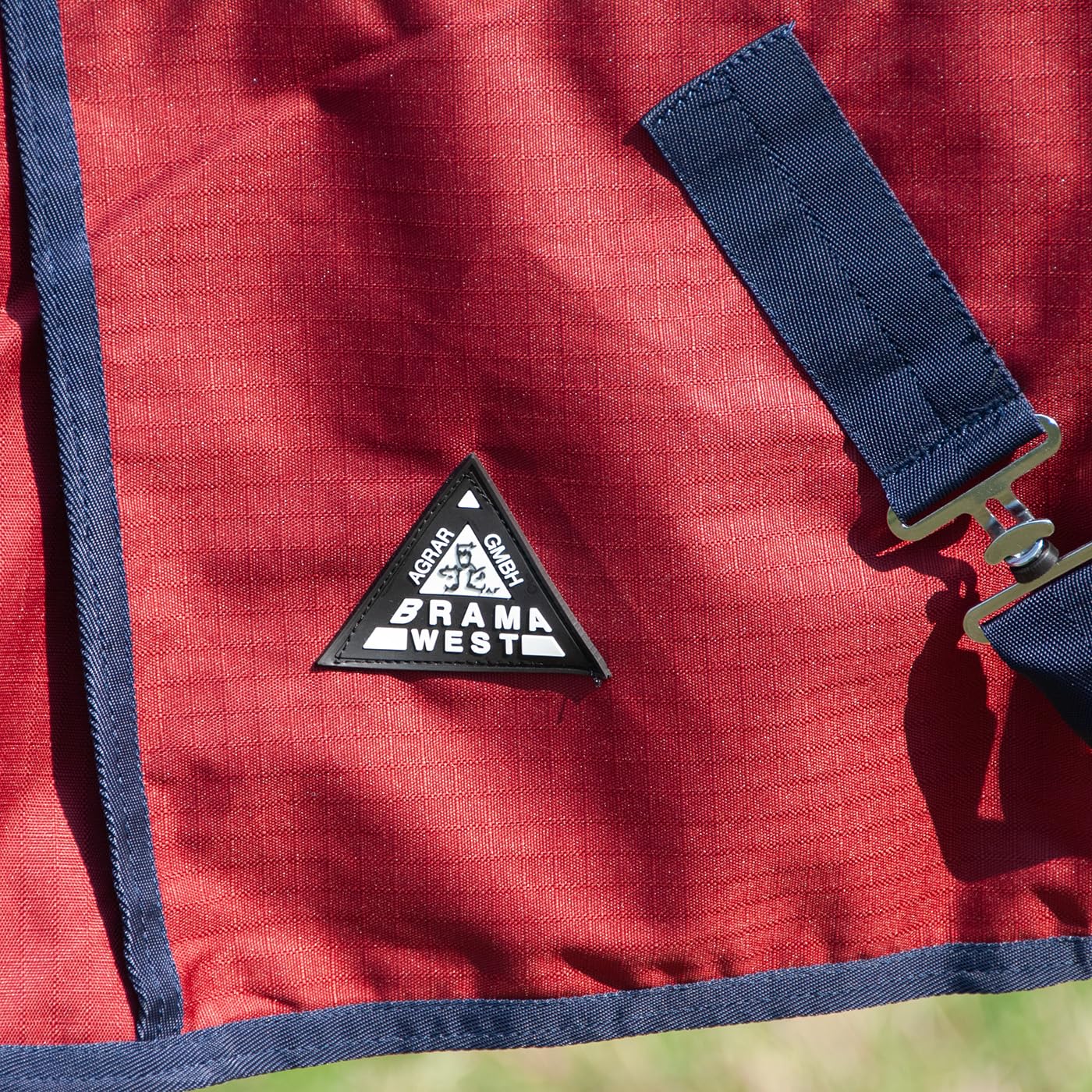 Brama-West Weidedecke Pferd Nevada - Turnout 600D - Winterdecke mit Highneck - Wasserdicht - Fleece-Futter - Farbe Rot