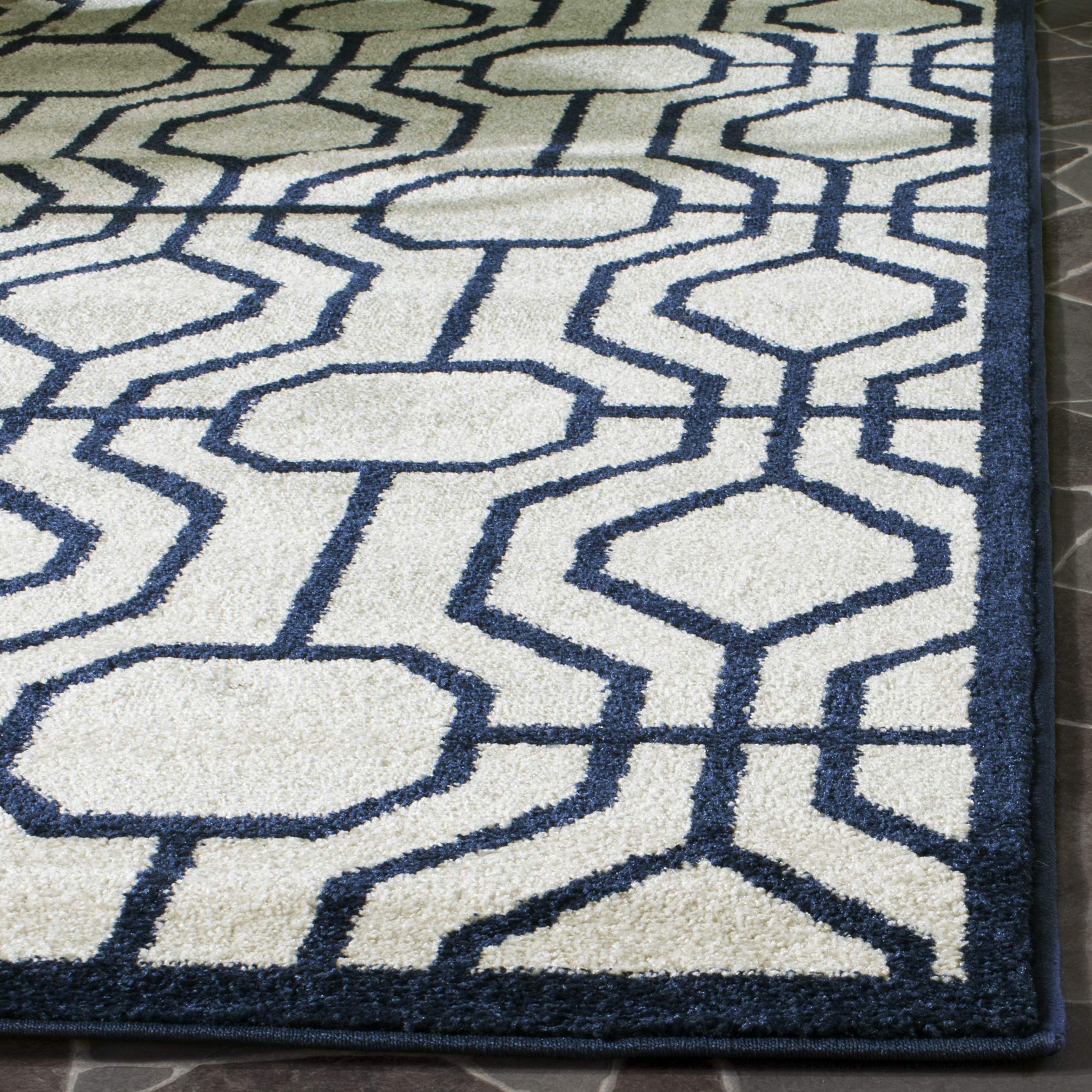 SAFAVIEH Amherst Collection Area Rug - 6' X 9', Navy & Beige, Moroccan Trellis-185652