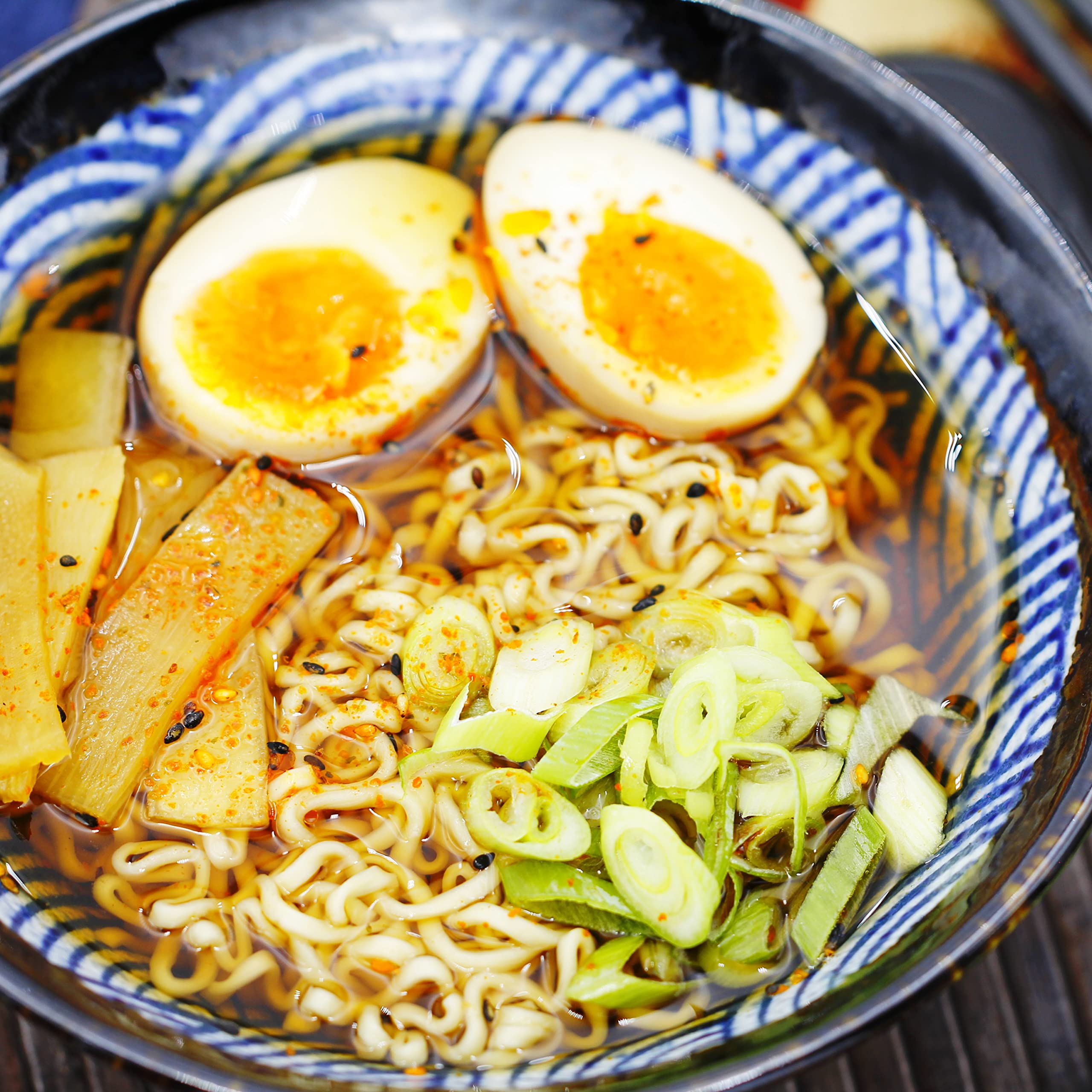 Ramen Kochset für japanische Nudelsuppe – für 8 Portionen, 6-teilige DIY Ramen Box, inkl. Anleitung für Shoyu Ramen, Geschenkidee, auch für Einsteiger