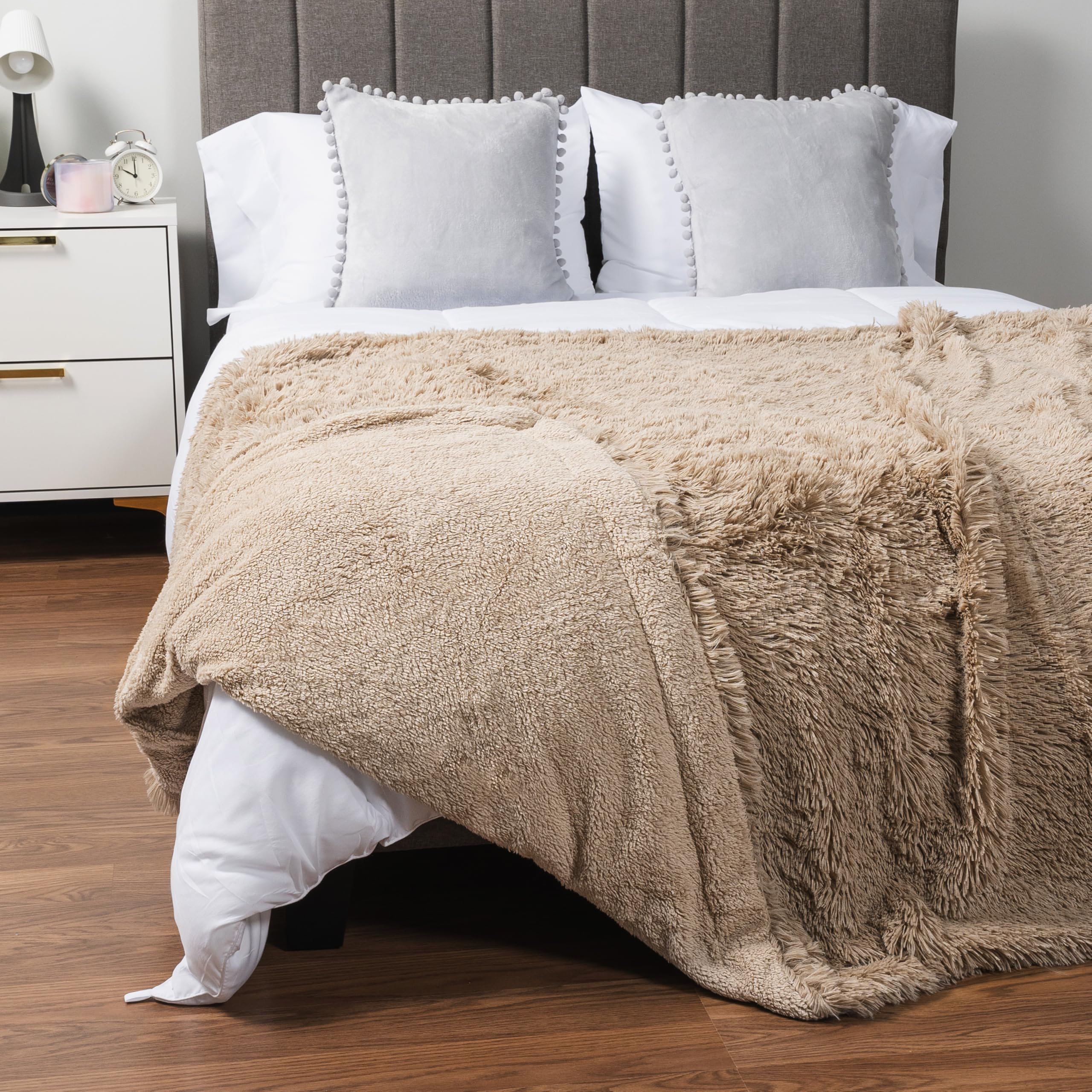 PAVILIA Weiche flauschige Kunstfell-Überwurfdecke, Taupe Tan Camel, zottelig, pelzig, warm, Sherpa-Decke, Fleece-Überwurf für Bett, Sofa, Couch, dekorativer flauschiger Plüsch, bequem, dick, 127 x 152