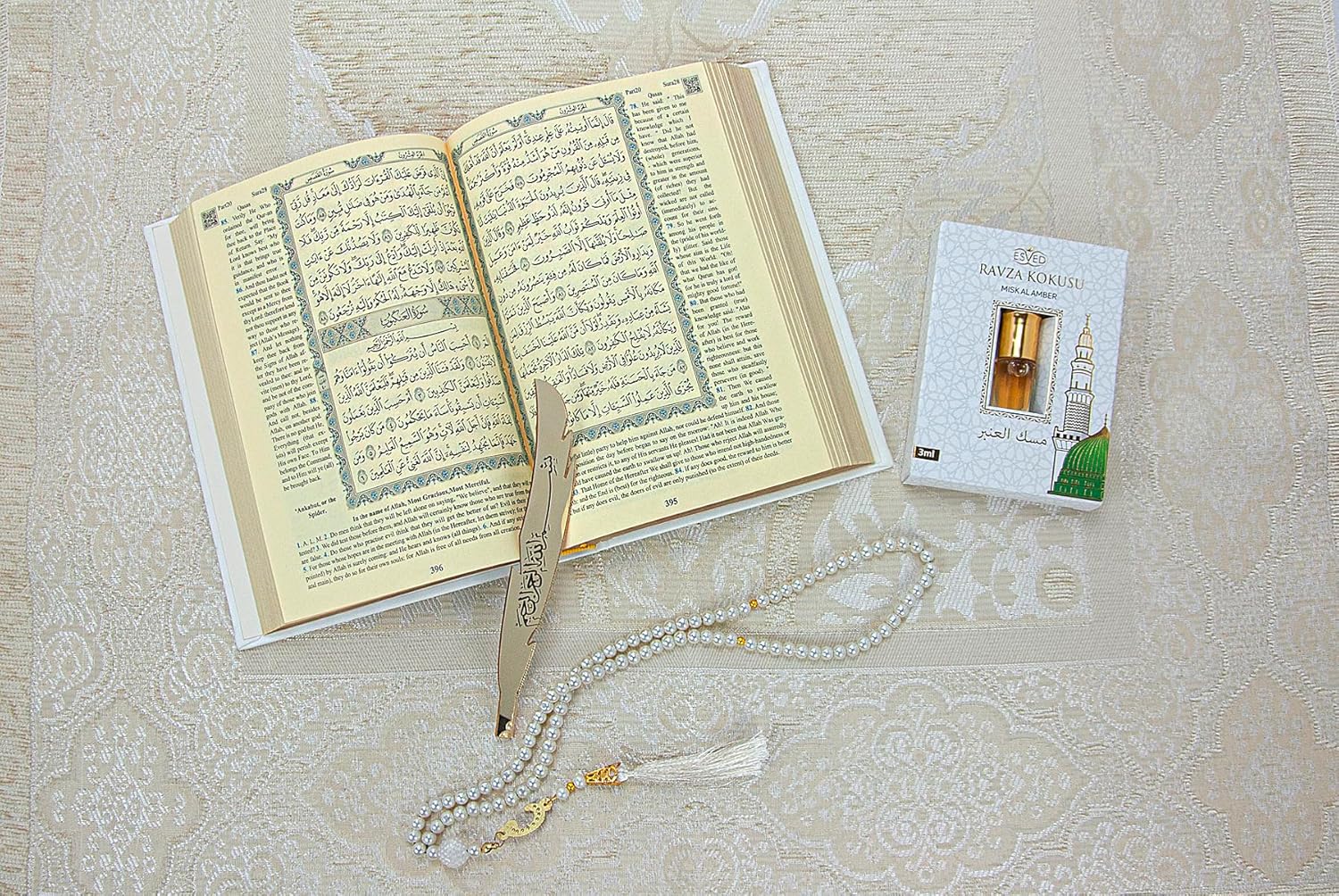 ihvan online Prayer Gift Set for Hajj and Umrah, Muslim Prayer Rug, Prayer Mat, Beads Taasbih, Holy Quran Translated English, Muslim Praying Mat, Islamic Gift Set for Ramadan & Eid, White