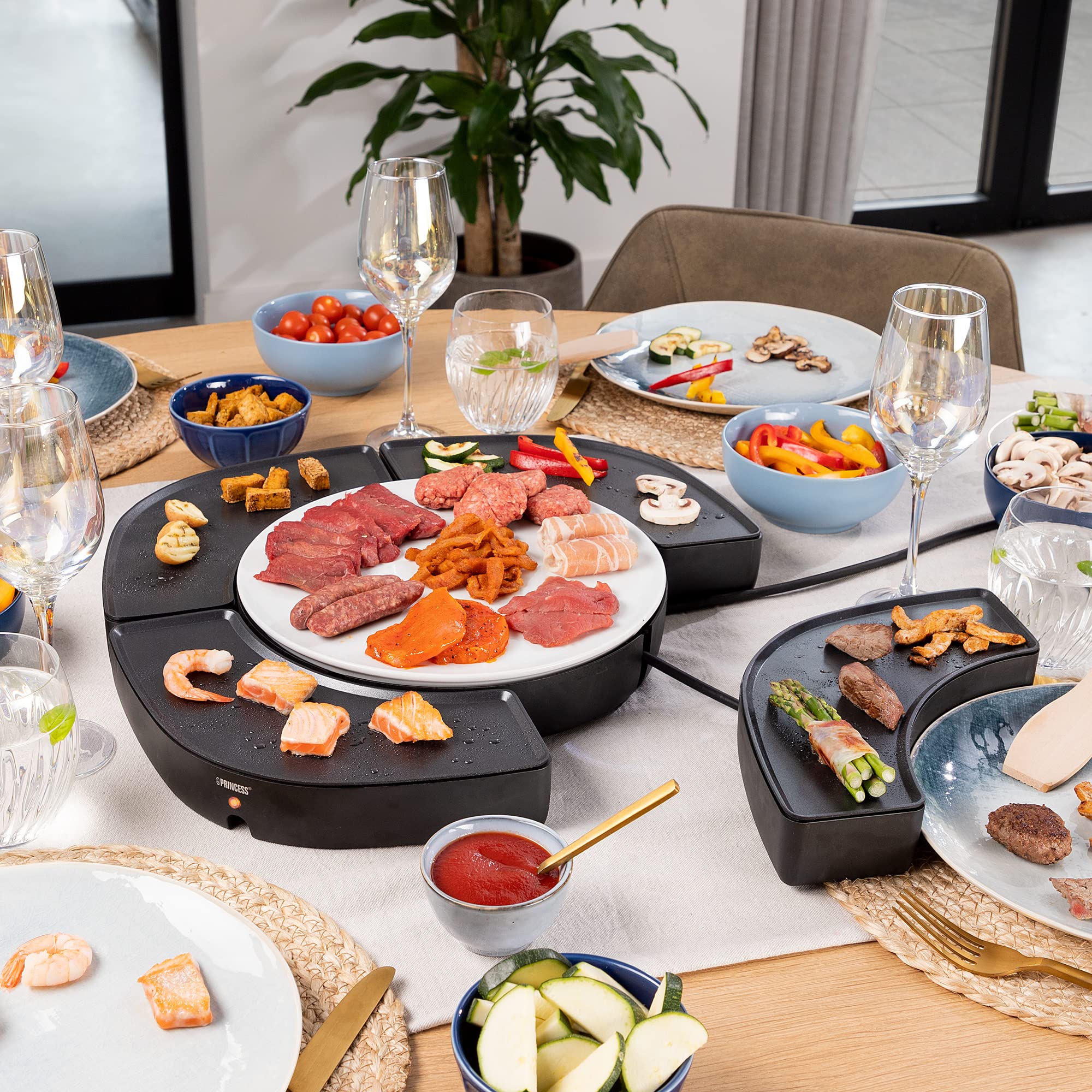 Grill stołowy Princess 103070 Dinner4All Circle - cztery oddzielne płyty do grillowania - jednostka centralna z glinianym talerzem do serwowania - moc 4 x 250 Watt
