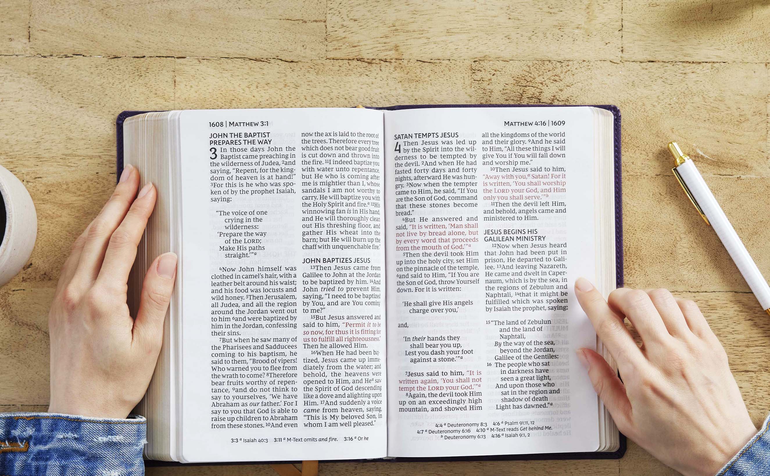 Image of NKJV Bible: Personal Size Giant Print, Black Leathersoft, Holy Bible, Red Letter, Comfort Print: New King James Version