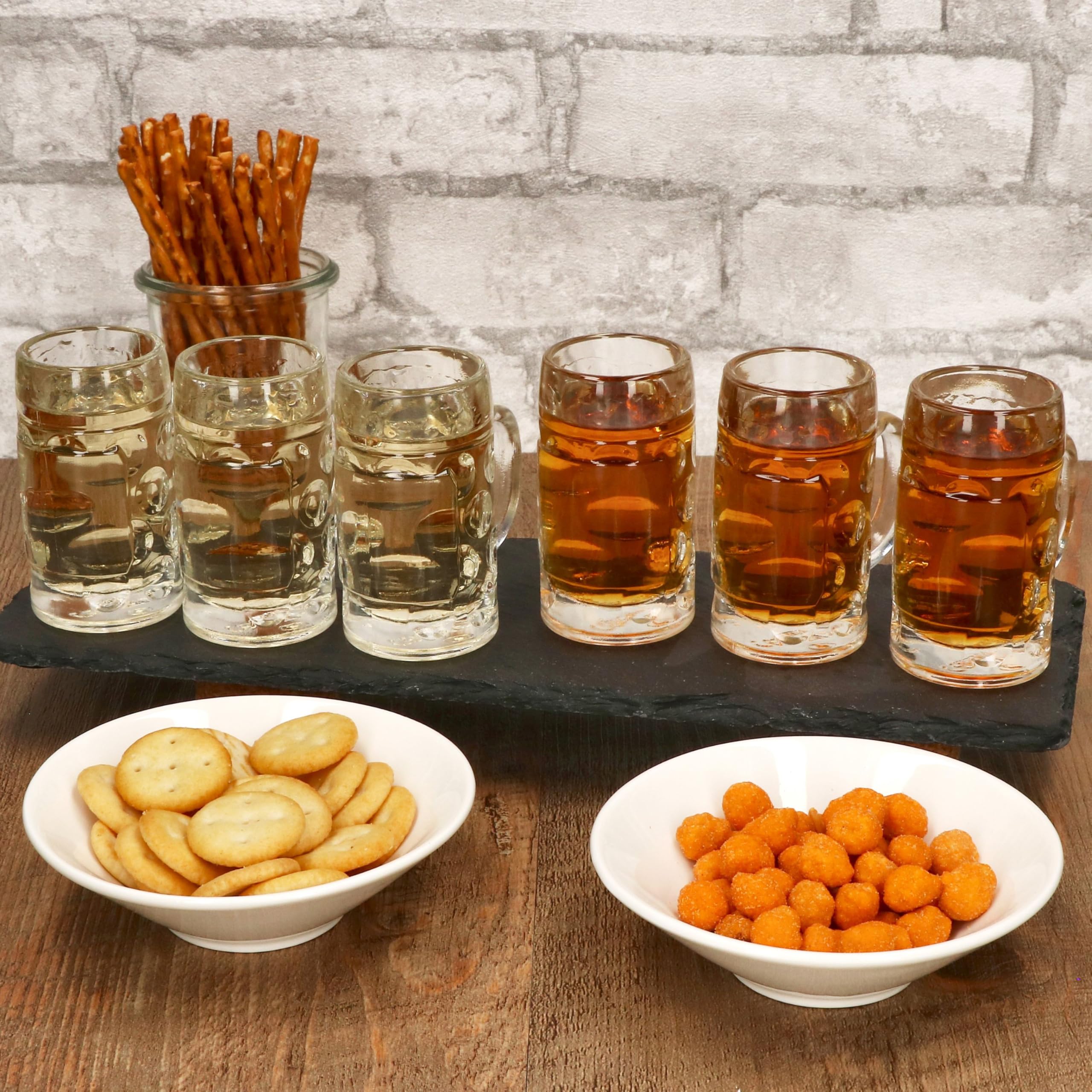 MamboCat Set di 12 mini bicchieri da liquore da 40 ml, calibrati da 4 cl, 12 persone, con mini scudo, manico e rilievo, per vodka, tequila, liquori, ecc.