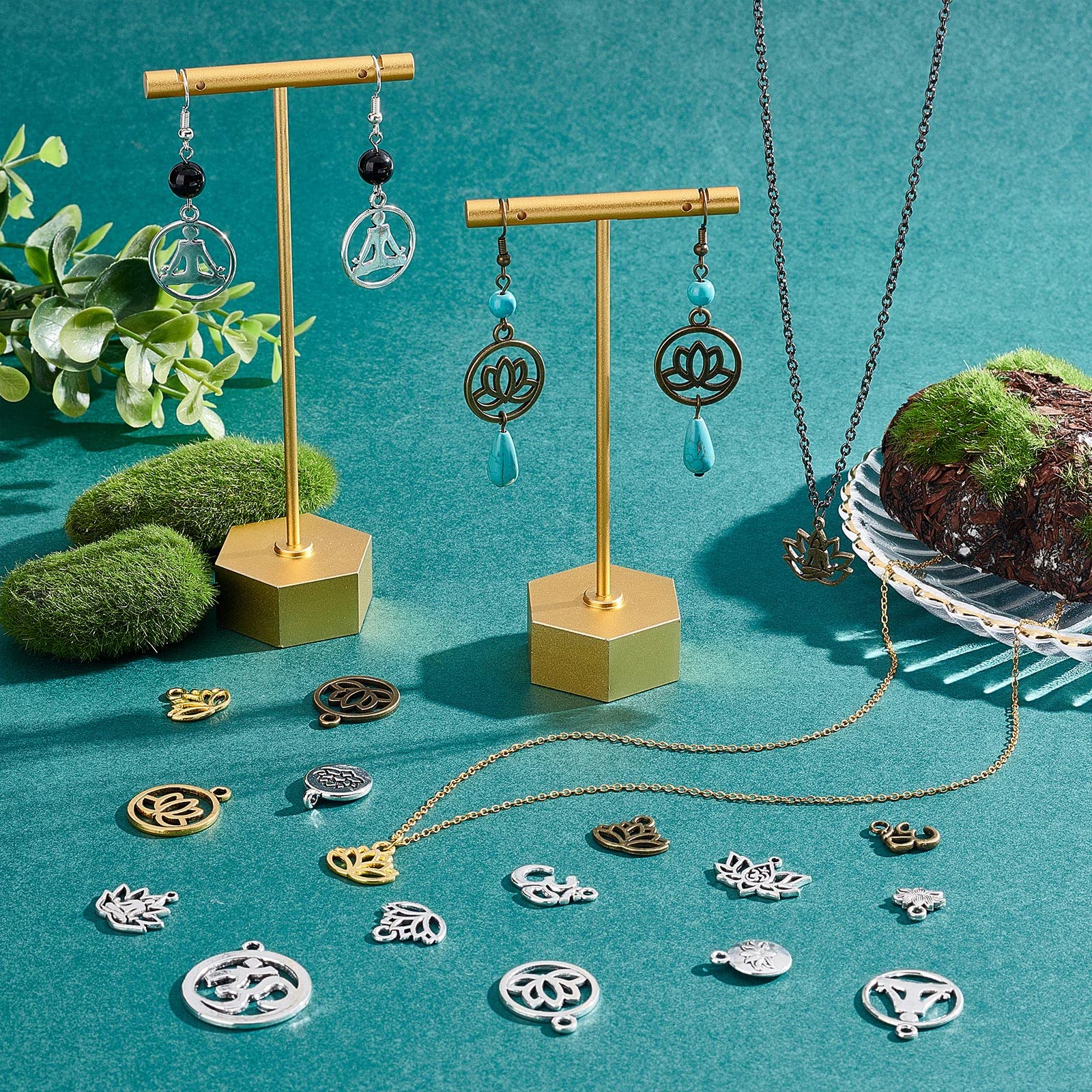 SUNNYCLUE 1 Scatola 48 Pezzi 12 Stili Yoga Charms Bulk Lega Chakra Lotus Pendenti Ohm Aum Collegamenti Connettori Piatti Rotondi A Forma di Cuore Buddista Energia Charms per Braccialetti